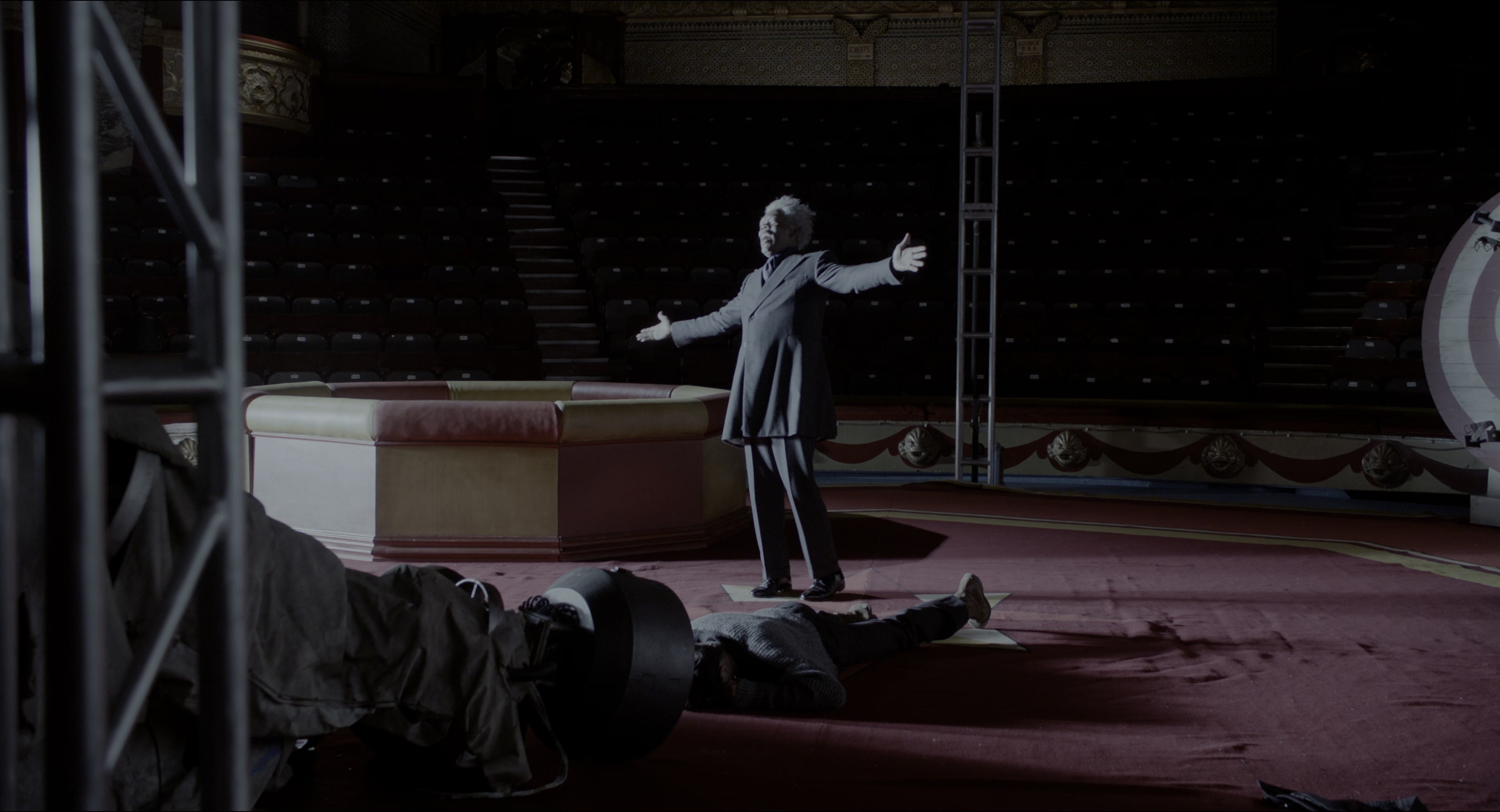 Miss Peregrine's Home for Peculiar Children (2016), wide, 1.85:1 — film still