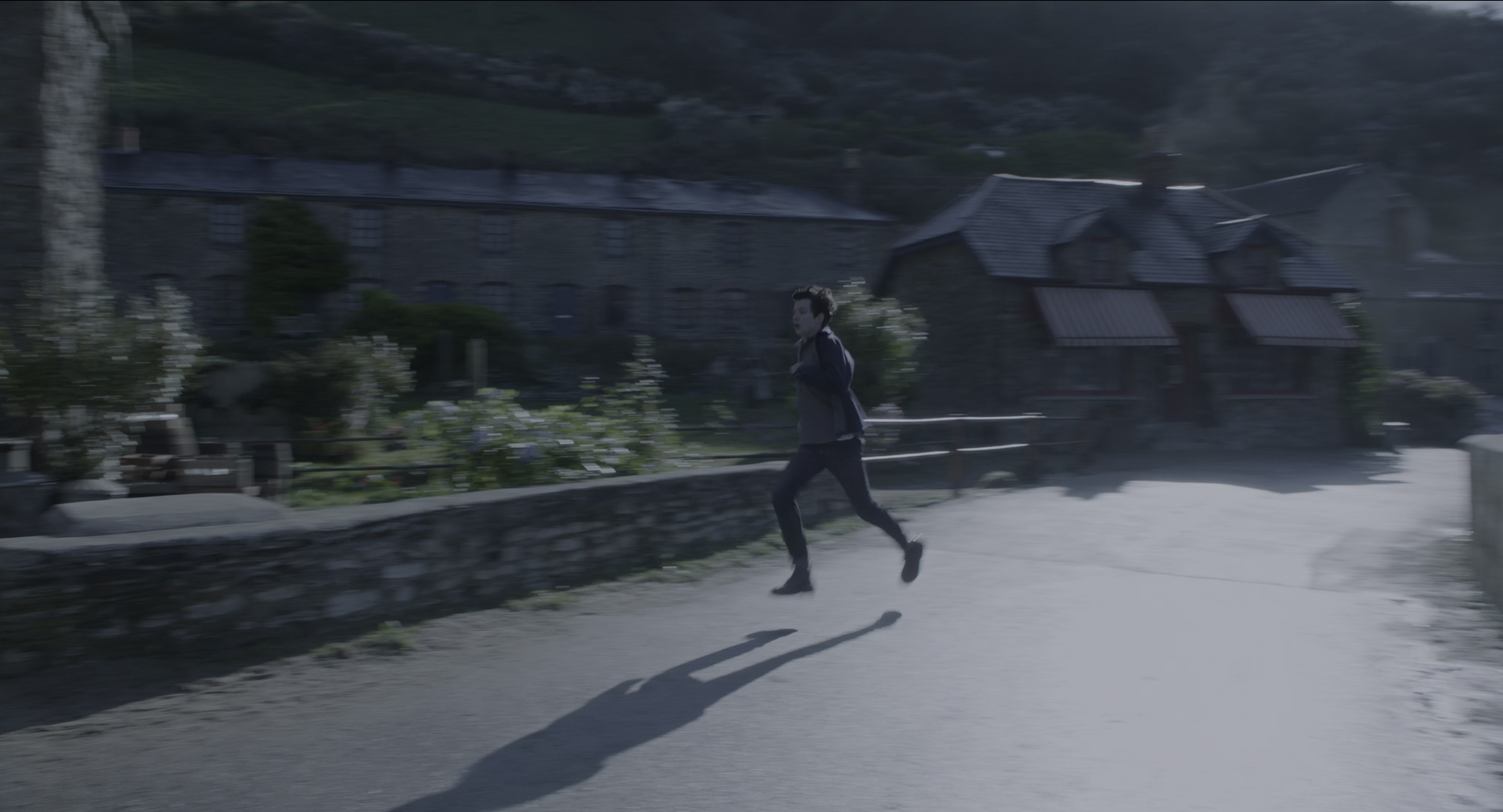 Miss Peregrine's Home for Peculiar Children (2016), wide, 1.85:1 — film still