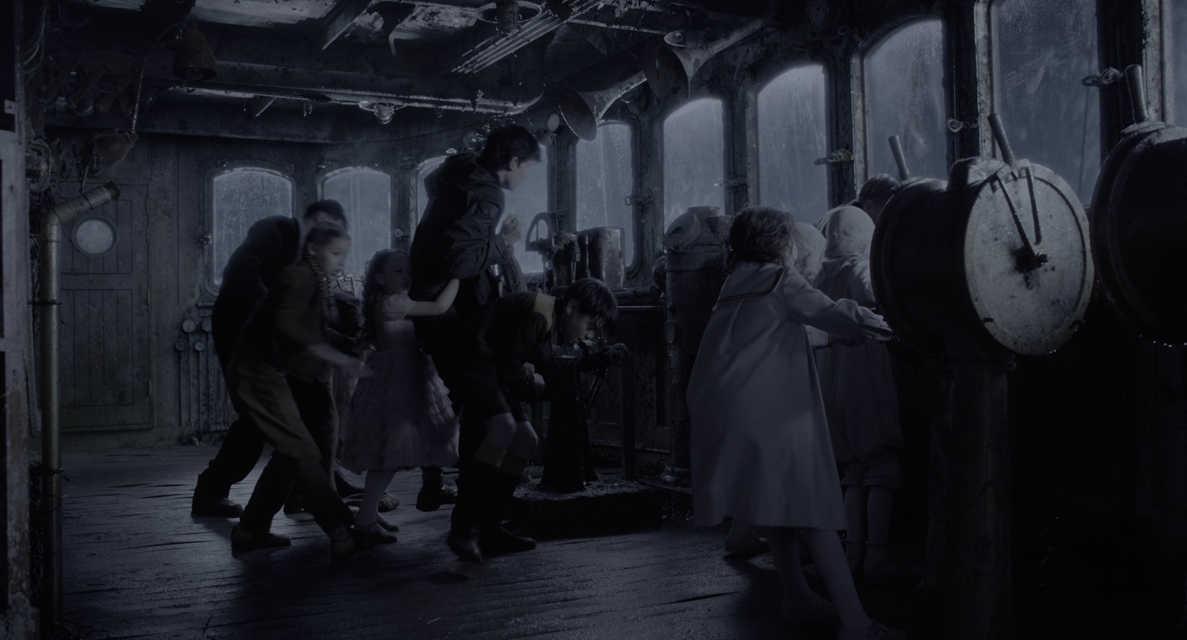 Miss Peregrine's Home for Peculiar Children (2016), wide, 1.85:1 — film still