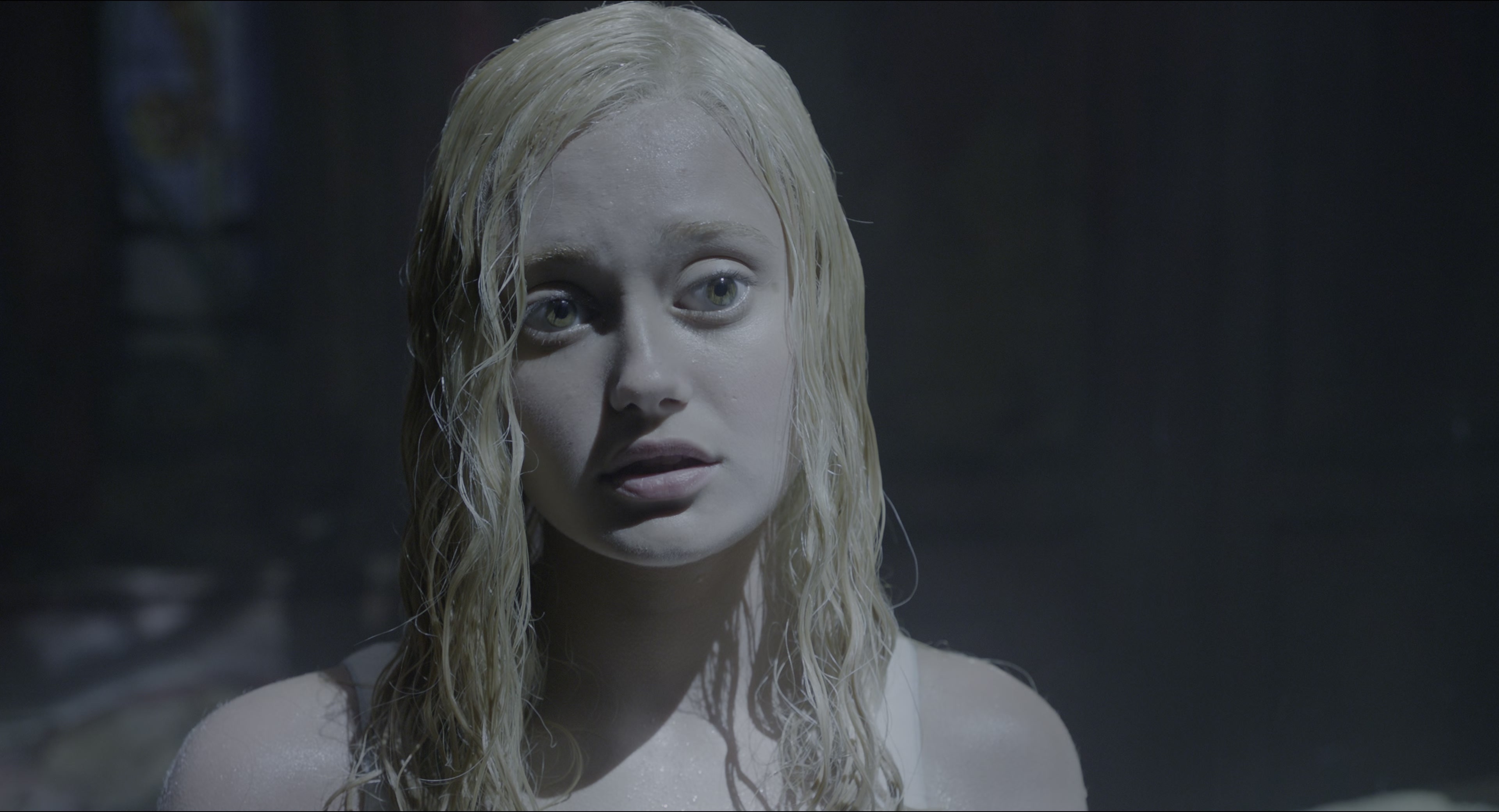 Miss Peregrine's Home for Peculiar Children (2016), close, 1.85:1 — film still