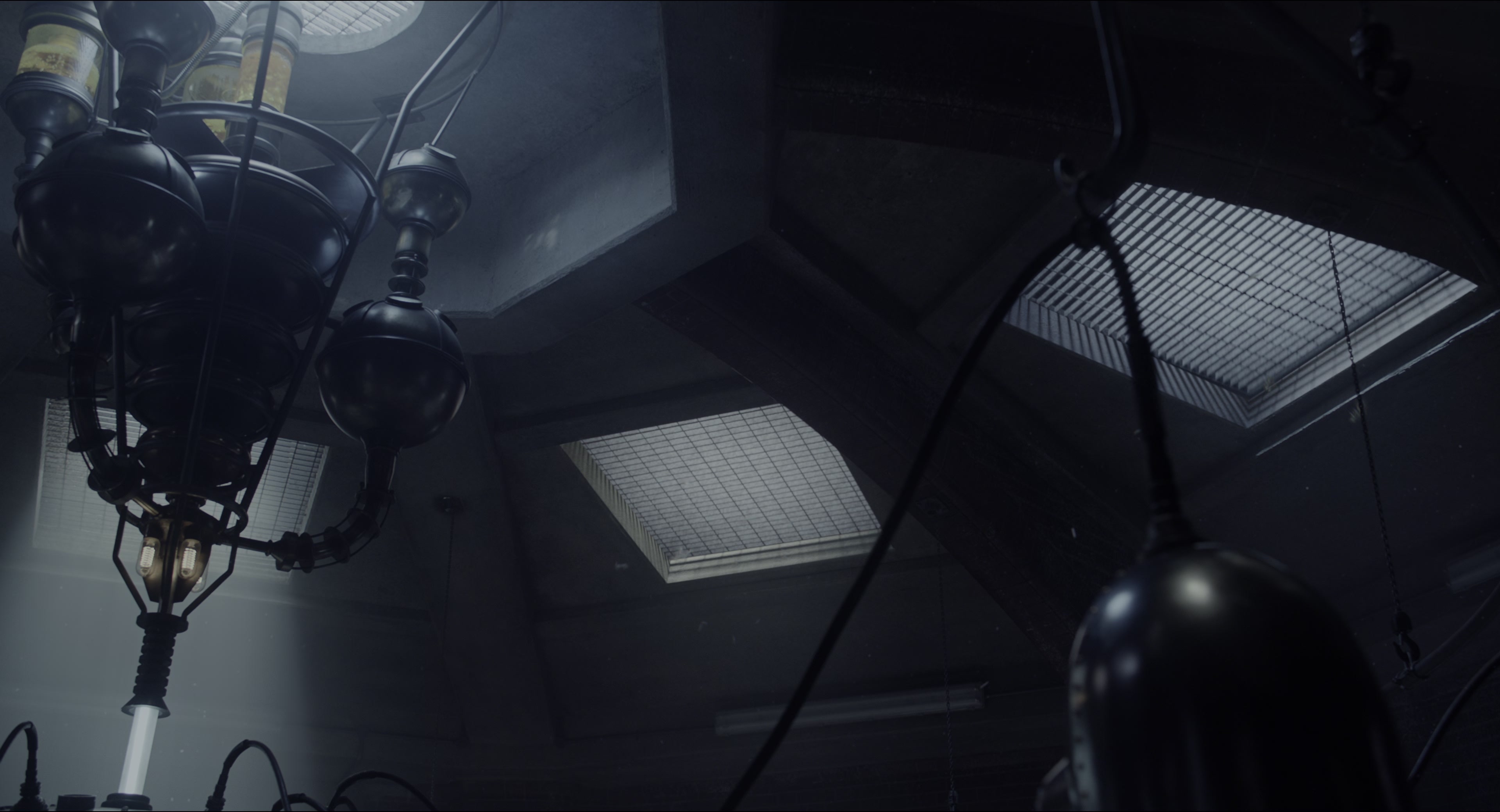 Miss Peregrine's Home for Peculiar Children (2016), wide, 1.85:1 — film still