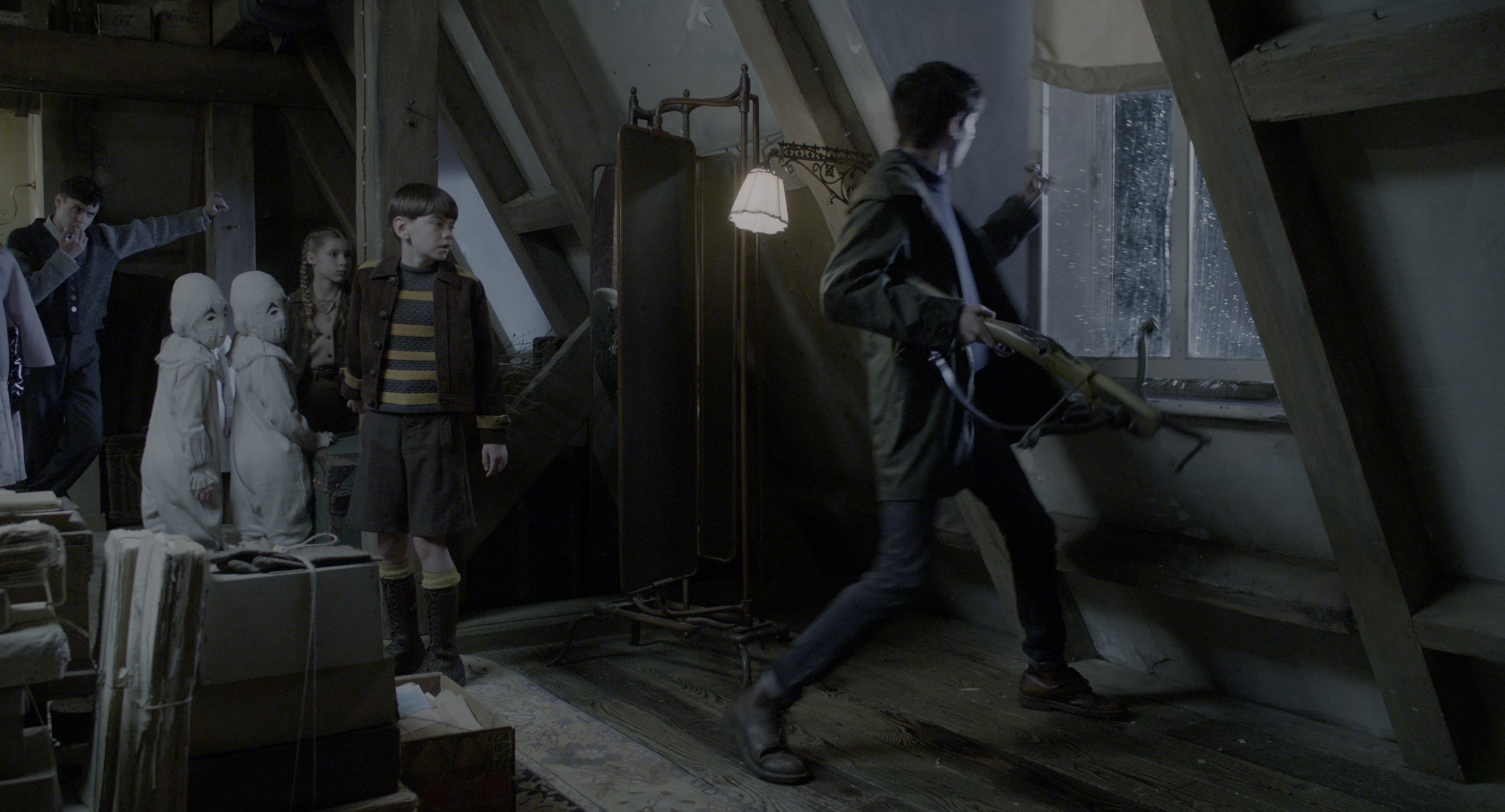 Miss Peregrine's Home for Peculiar Children (2016), wide, 1.85:1 — film still