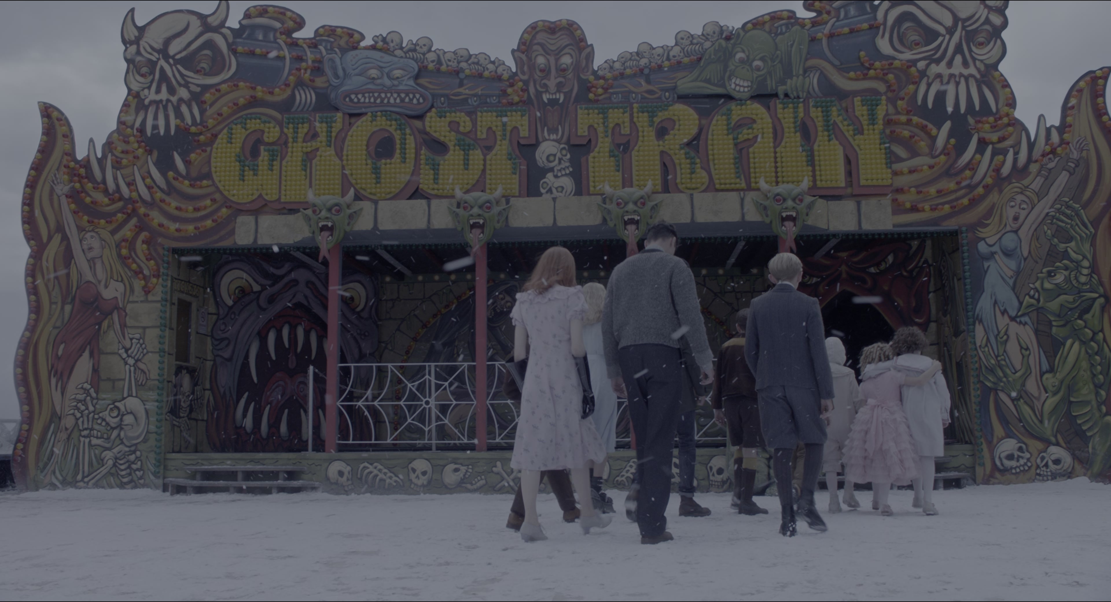 Miss Peregrine's Home for Peculiar Children (2016), wide, 1.85:1 — film still