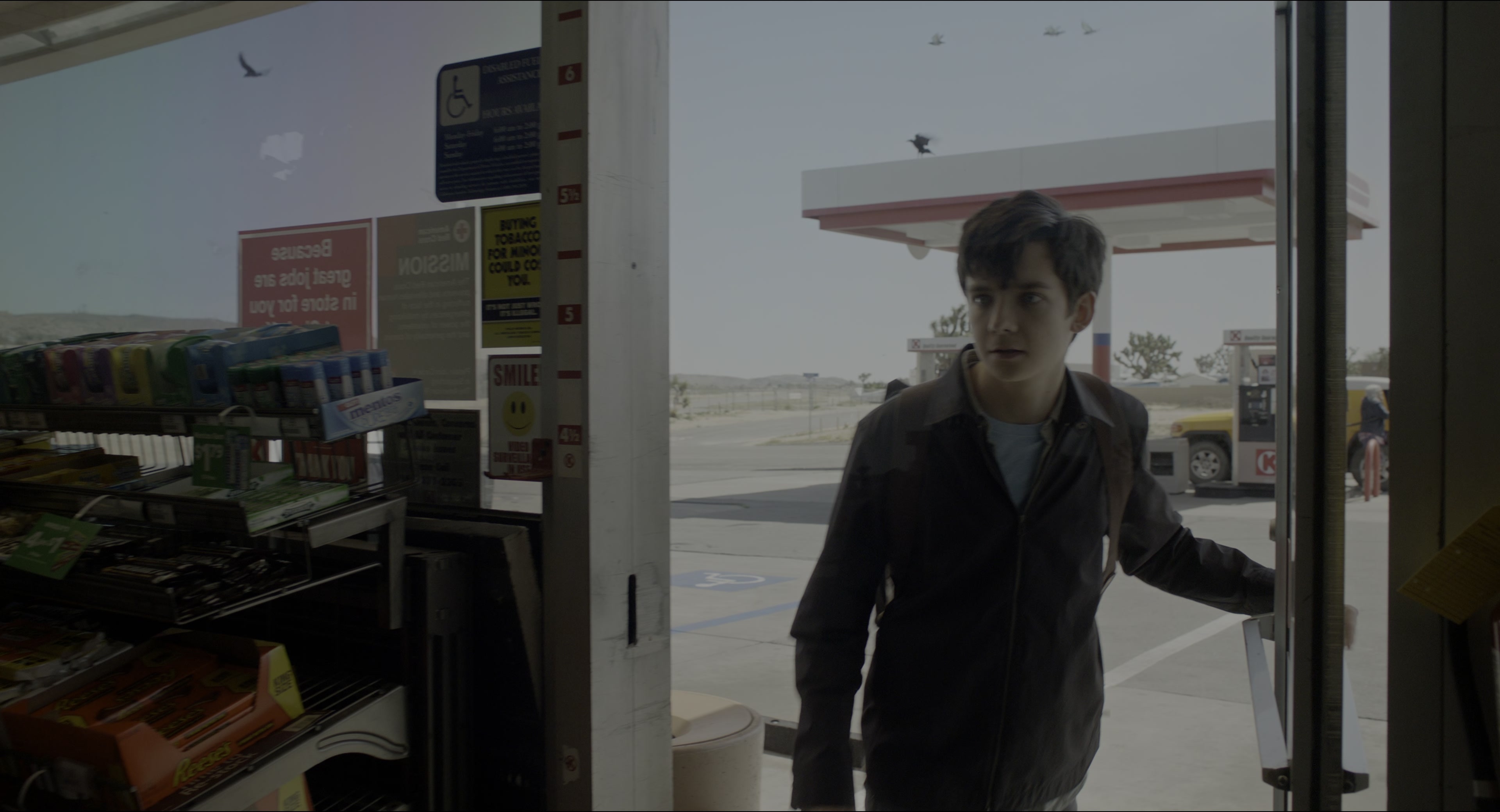 Miss Peregrine's Home for Peculiar Children (2016), wide, 1.85:1 — film still
