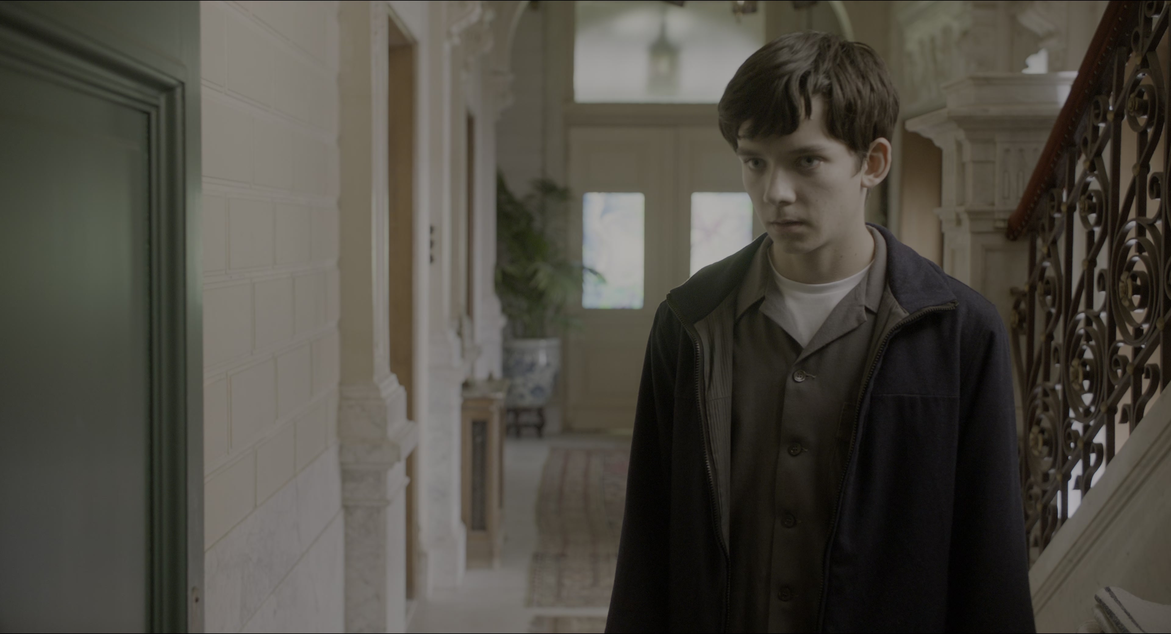 Miss Peregrine's Home for Peculiar Children (2016), wide, 1.85:1 — film still