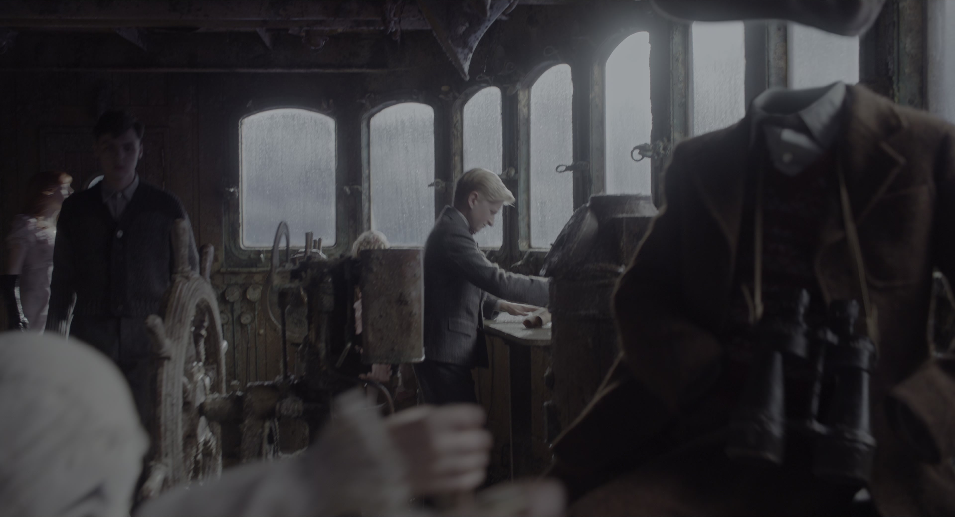 Miss Peregrine's Home for Peculiar Children (2016), wide, 1.85:1 — film still