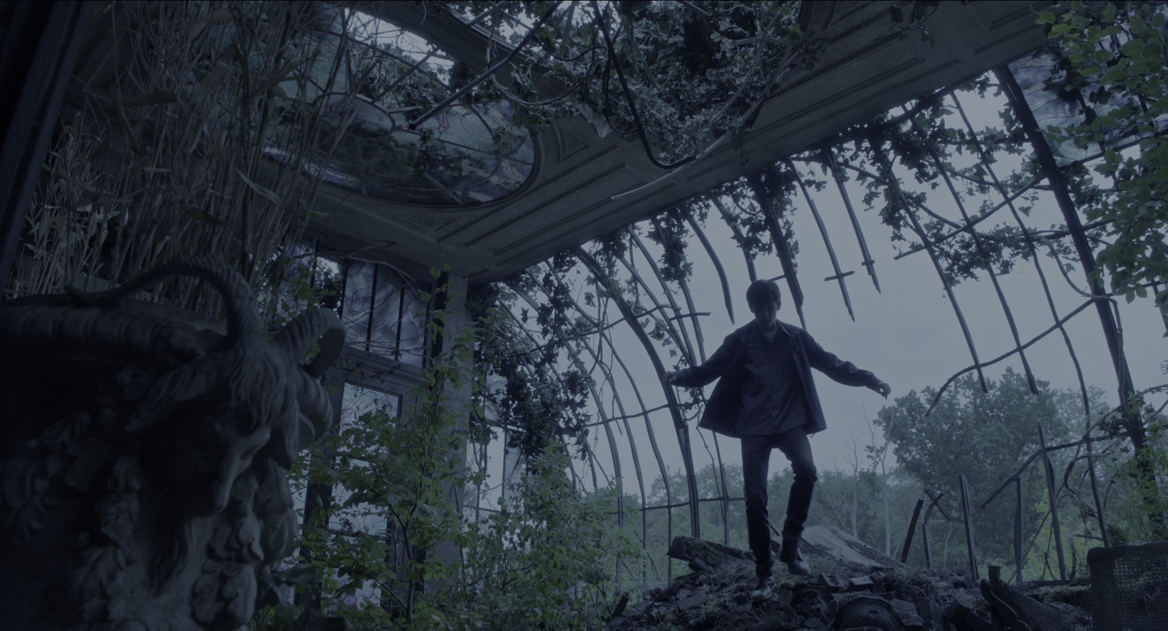 Miss Peregrine's Home for Peculiar Children (2016), wide, 1.85:1 — film still
