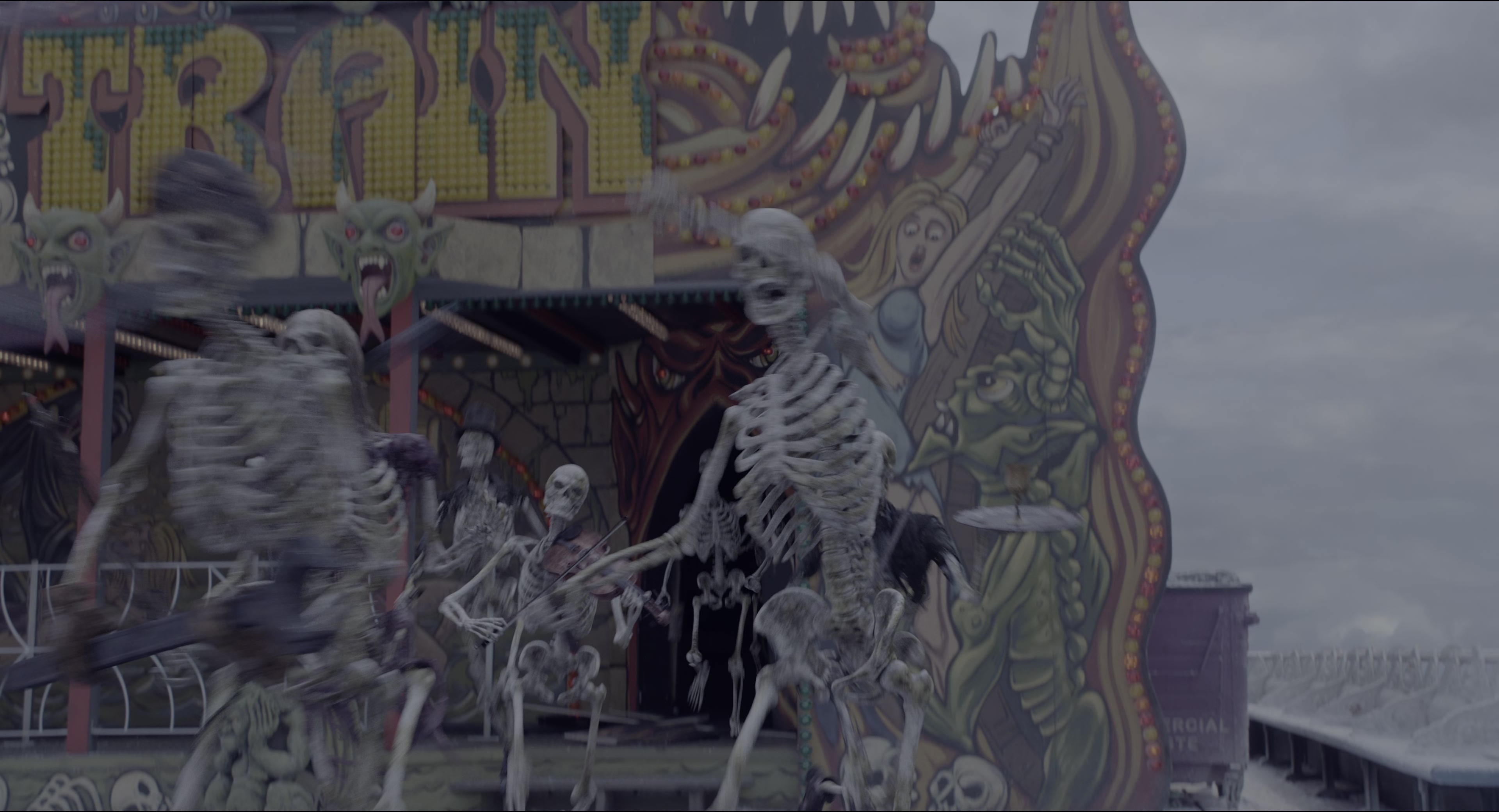 Miss Peregrine's Home for Peculiar Children (2016), wide, 1.85:1 — film still