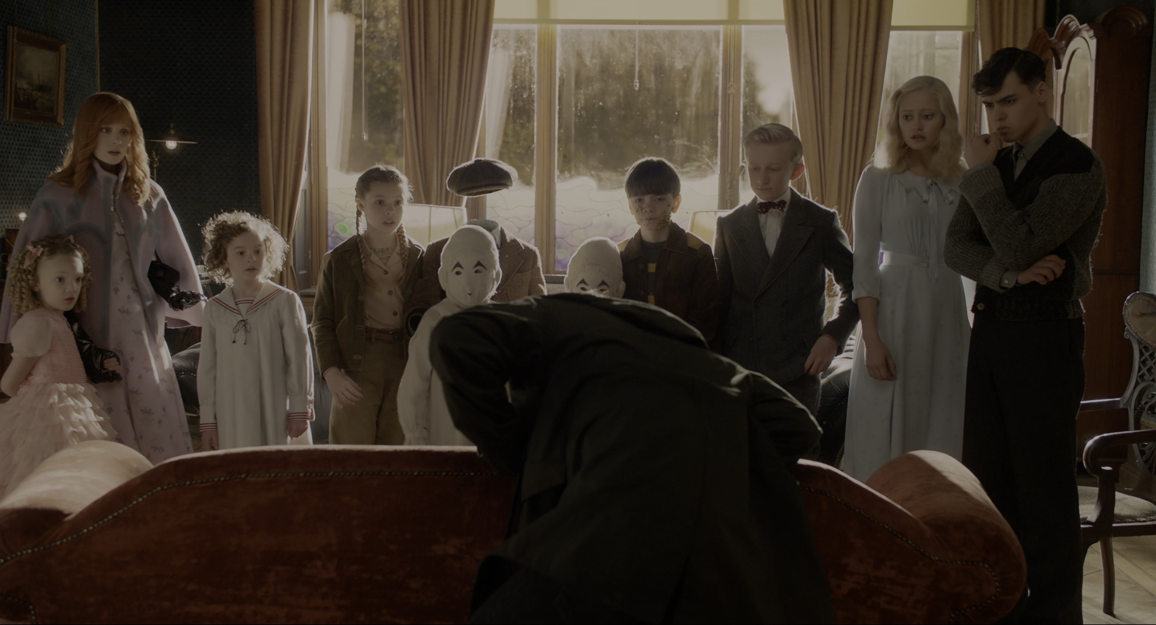 Miss Peregrine's Home for Peculiar Children (2016), wide, 1.85:1 — film still