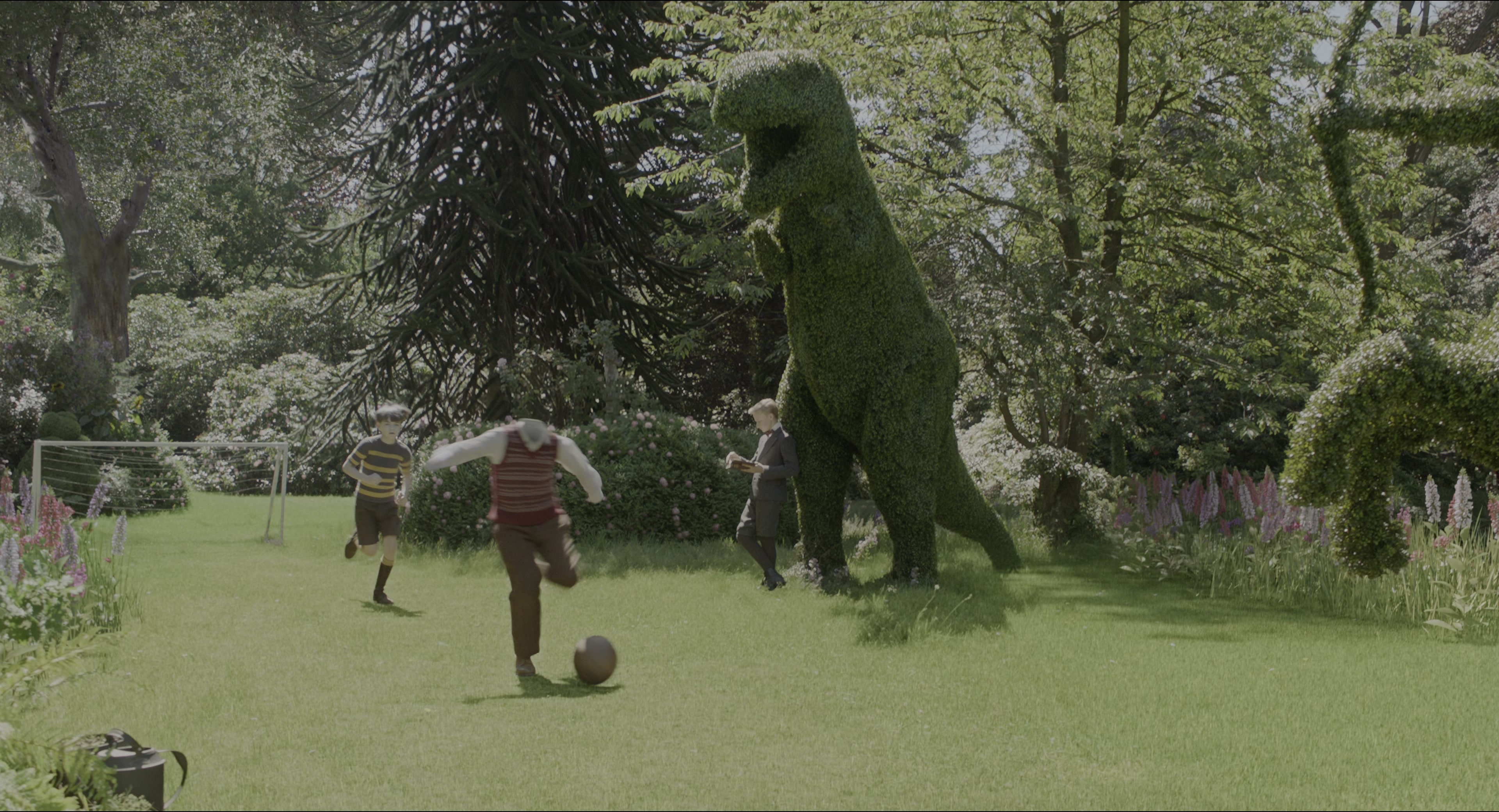 Miss Peregrine's Home for Peculiar Children (2016), wide, 1.85:1 — film still