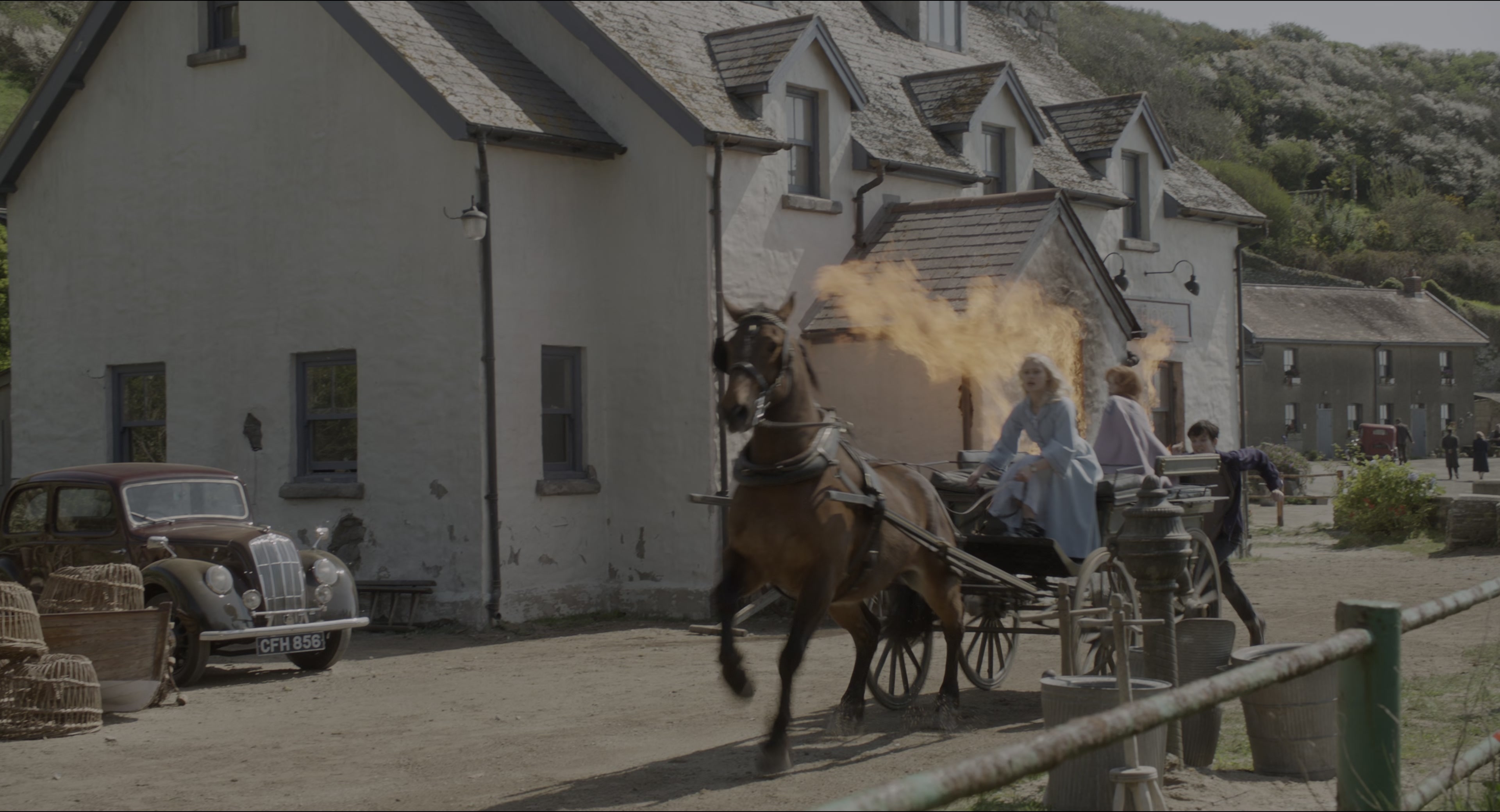 Miss Peregrine's Home for Peculiar Children (2016), wide, 1.85:1 — film still