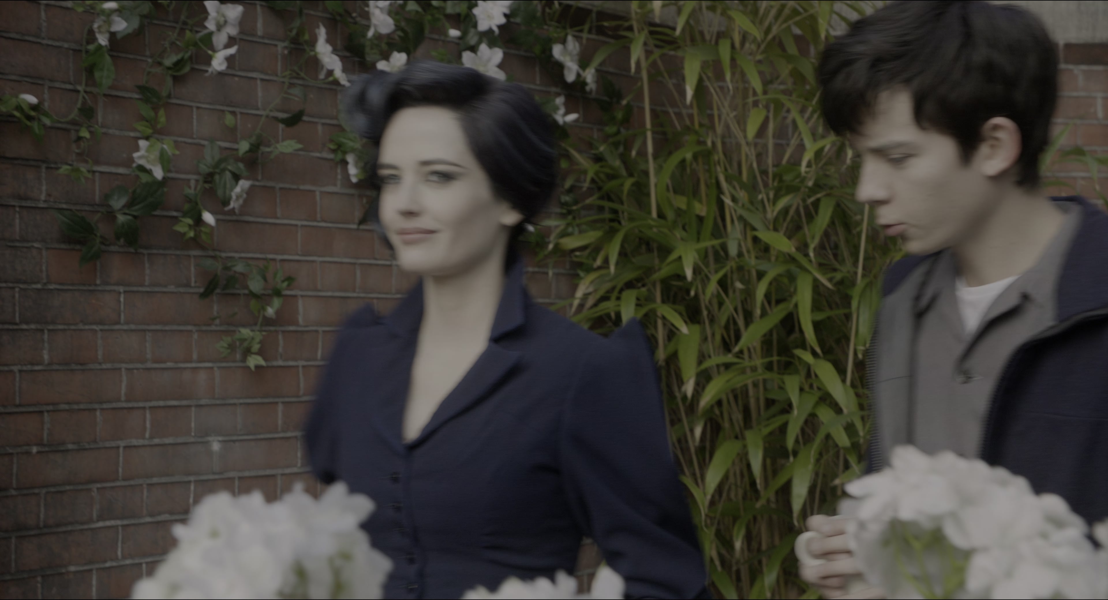 Miss Peregrine's Home for Peculiar Children (2016), wide, 1.85:1 — film still