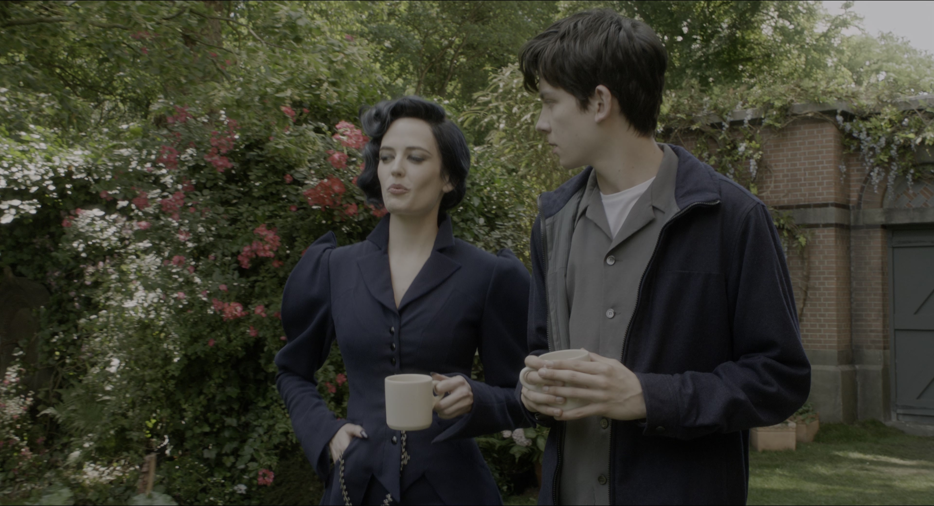 Miss Peregrine's Home for Peculiar Children (2016), wide, 1.85:1 — film still