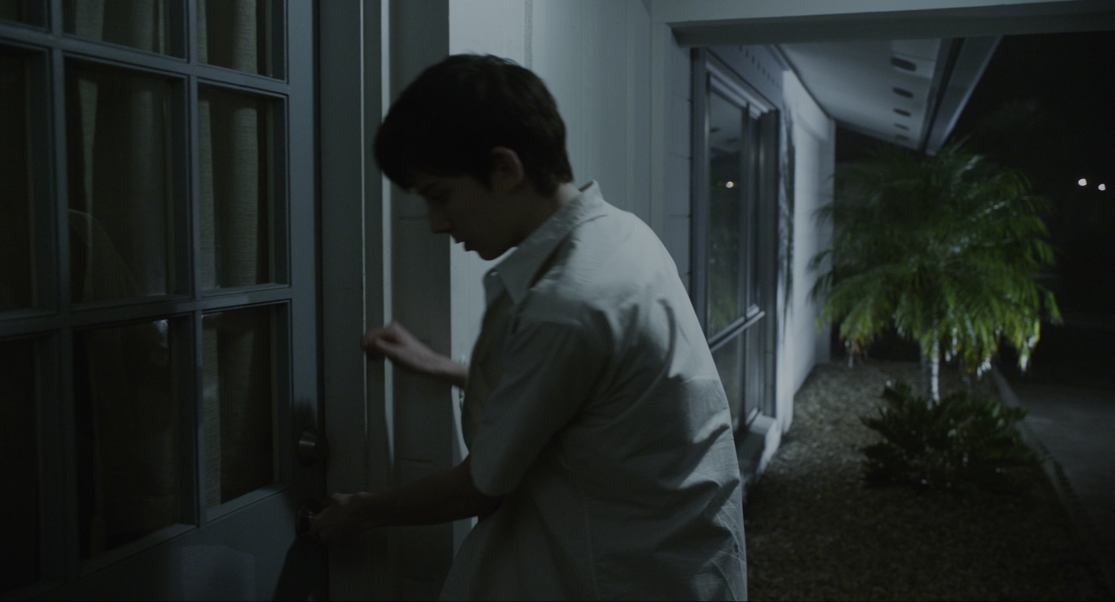 Miss Peregrine's Home for Peculiar Children (2016), wide, 1.85:1 — film still