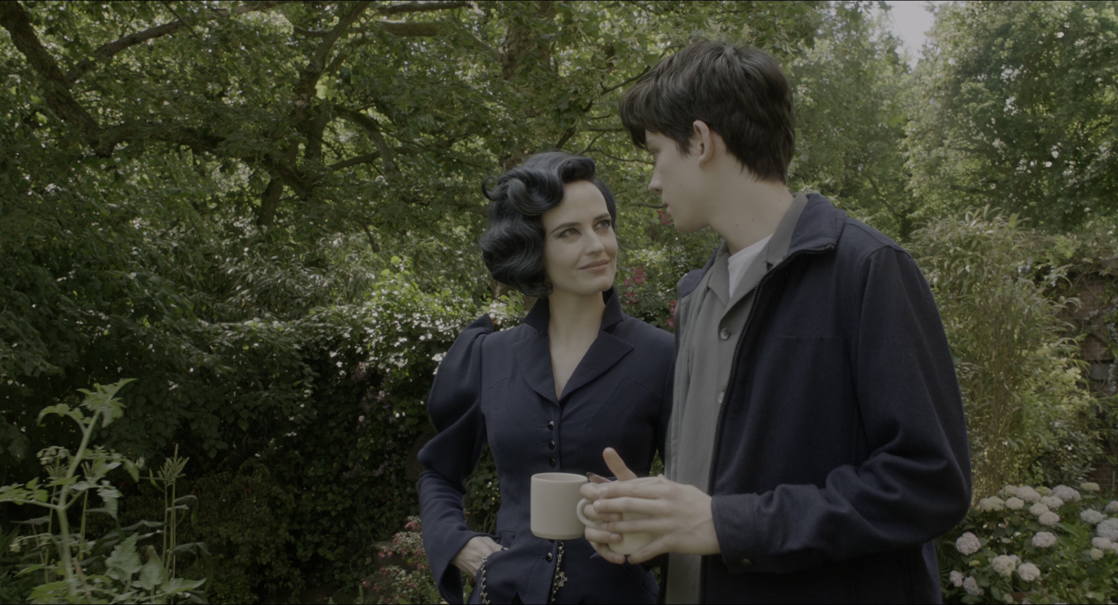 Miss Peregrine's Home for Peculiar Children (2016), wide, 1.85:1 — film still