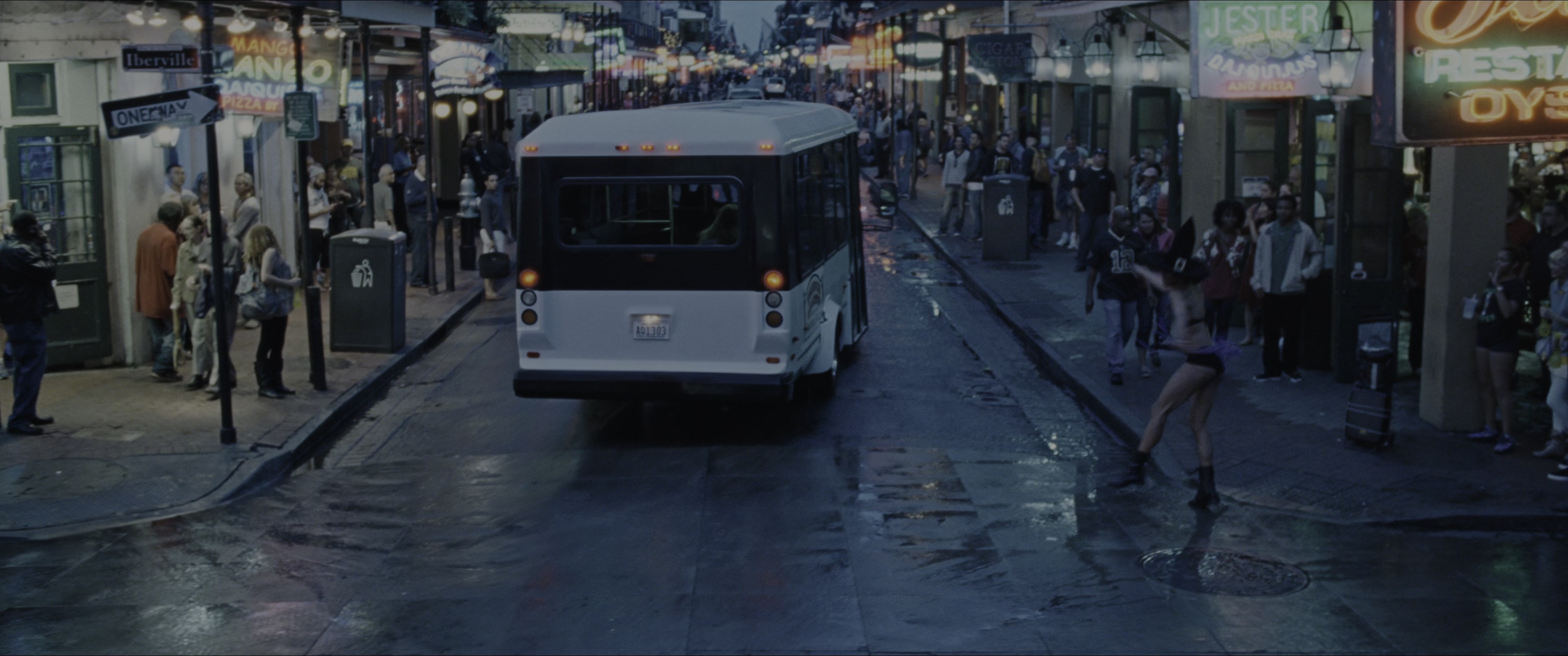 Jack Reacher: Never Go Back (2016), wide, 2.39:1 — film still