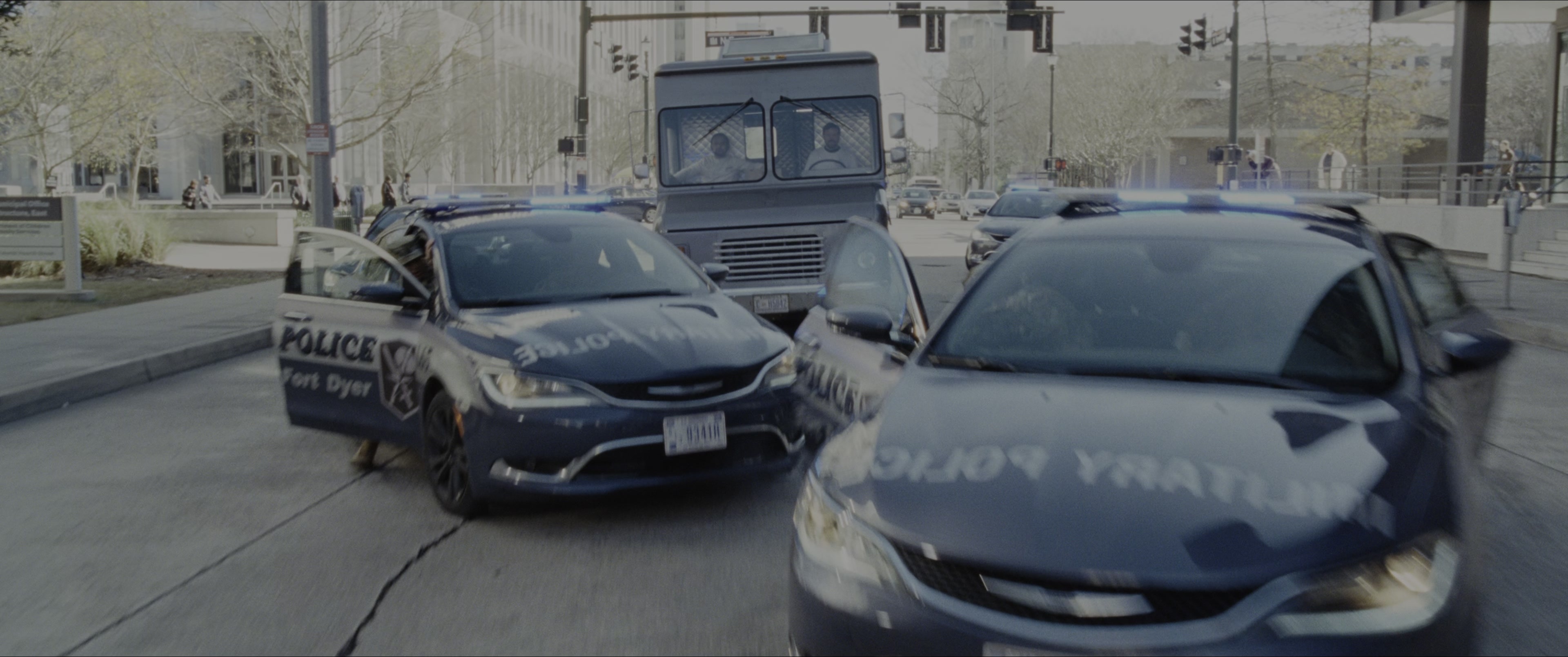 Jack Reacher: Never Go Back (2016), wide, 2.39:1 — film still