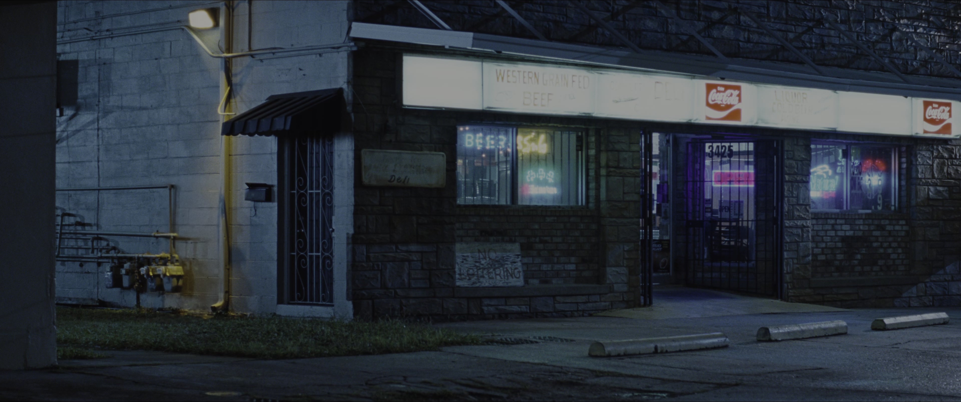 Jack Reacher: Never Go Back (2016), wide, 2.39:1 — film still