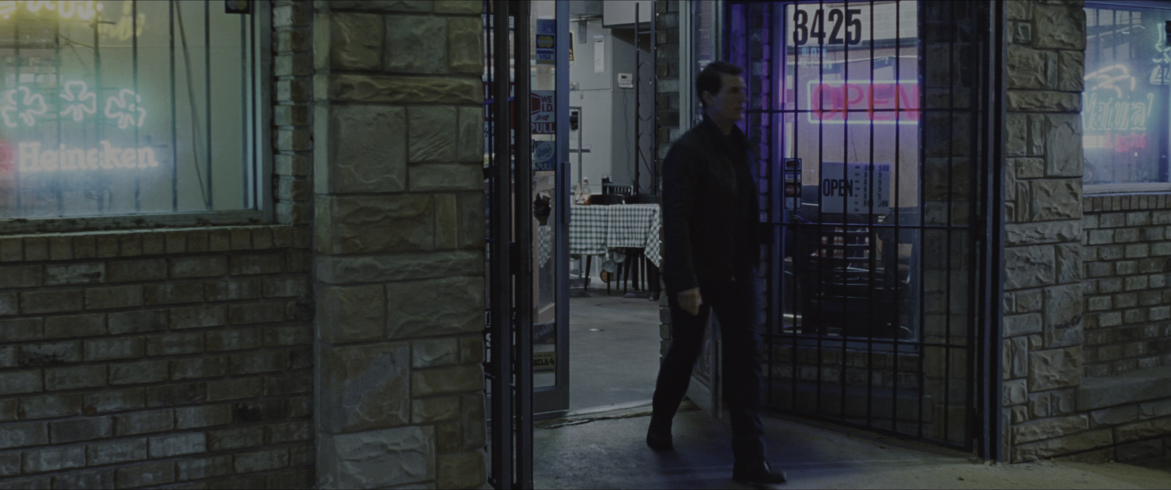 Jack Reacher: Never Go Back (2016), wide, 2.39:1 — film still