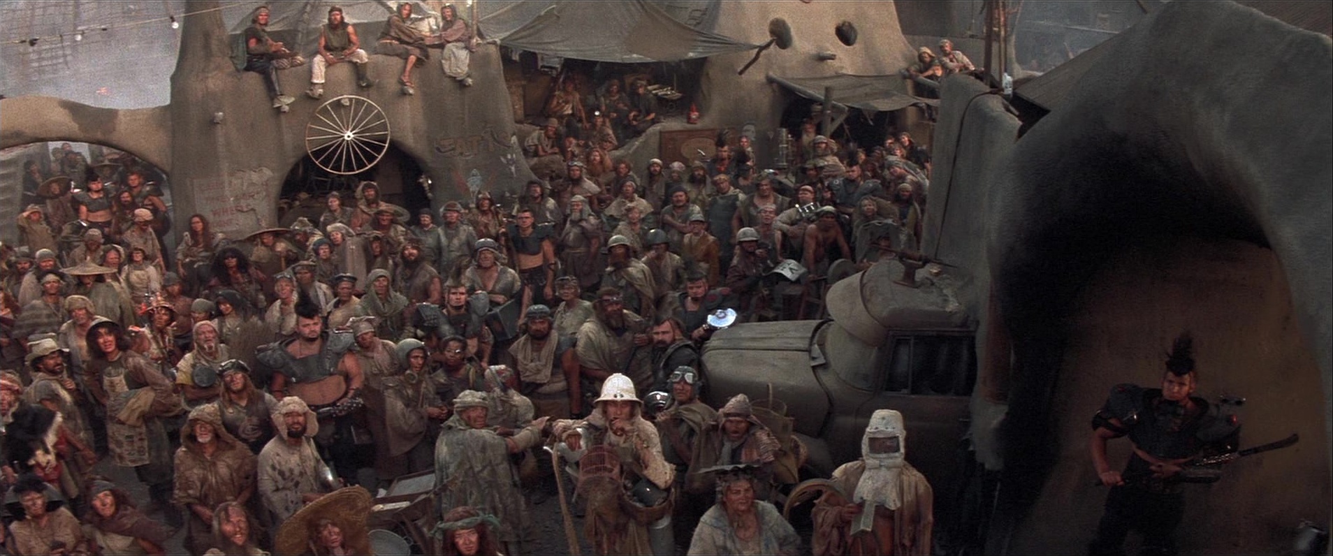 Mad Max Beyond Thunderdome (1985), wide, 2.40:1 — film still
