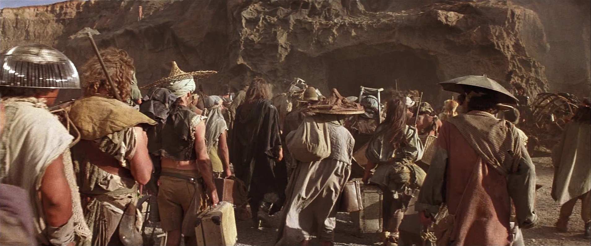 Mad Max Beyond Thunderdome (1985), wide, 2.40:1 — film still