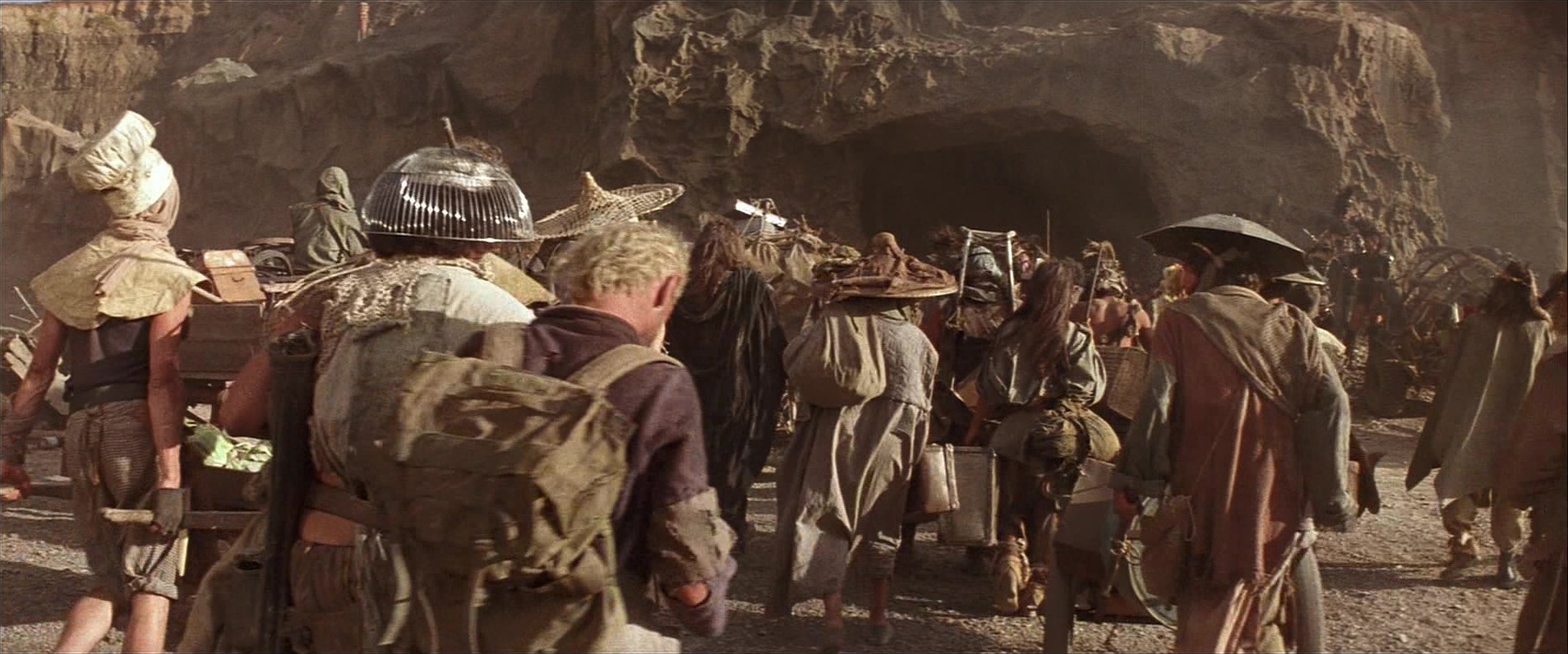 Mad Max Beyond Thunderdome (1985), wide, 2.40:1 — film still