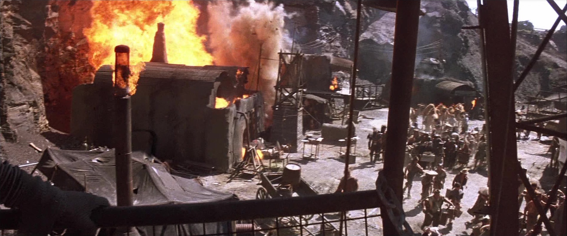 Mad Max Beyond Thunderdome (1985), wide, 2.40:1 — film still
