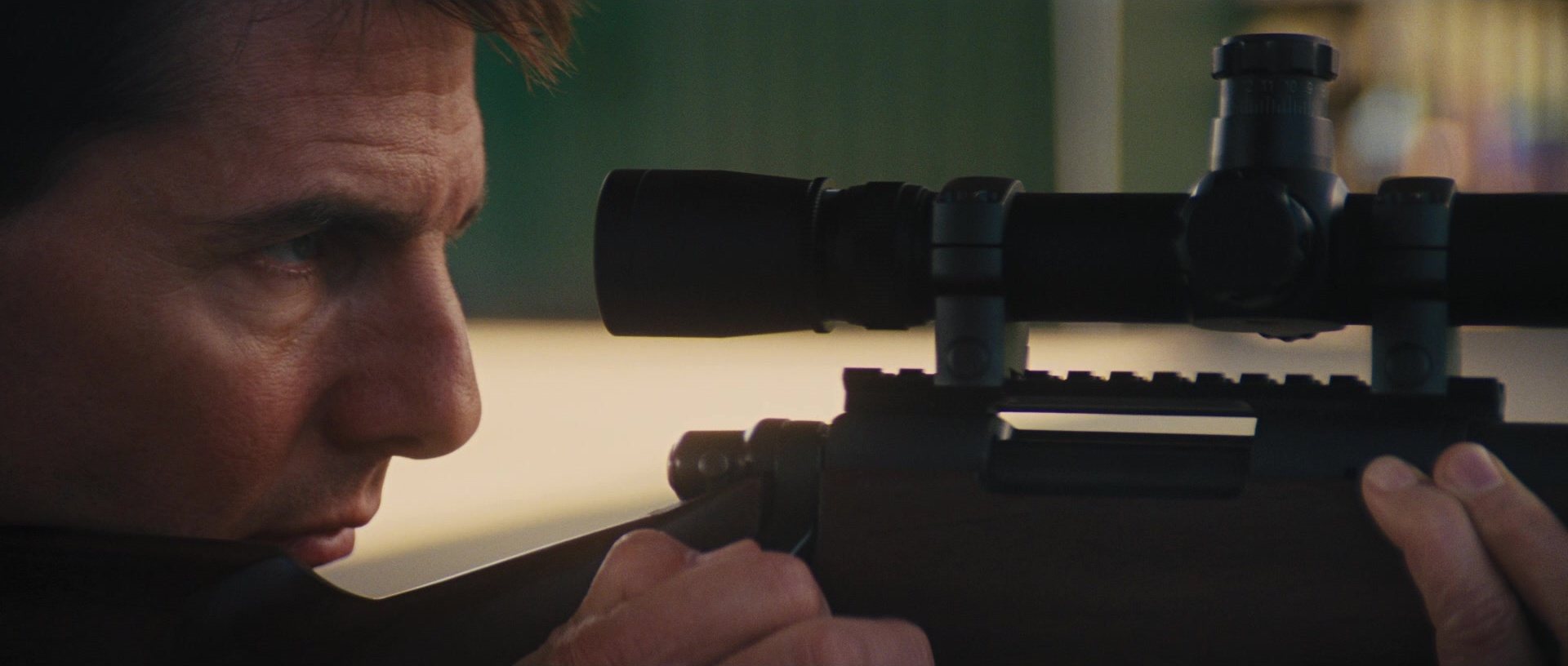 Jack Reacher (2012), close, 2.35:1 — film still