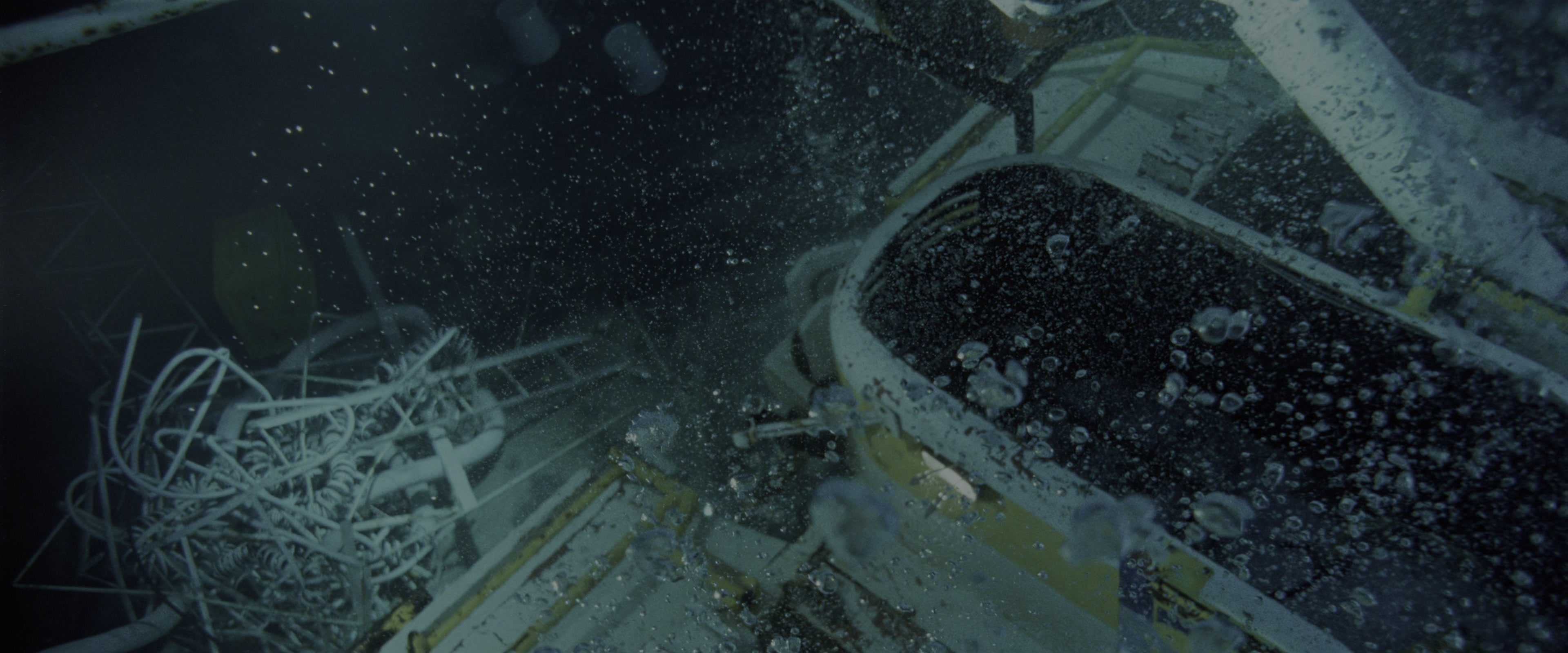 The Abyss (1989), wide, 2.40:1 — film still