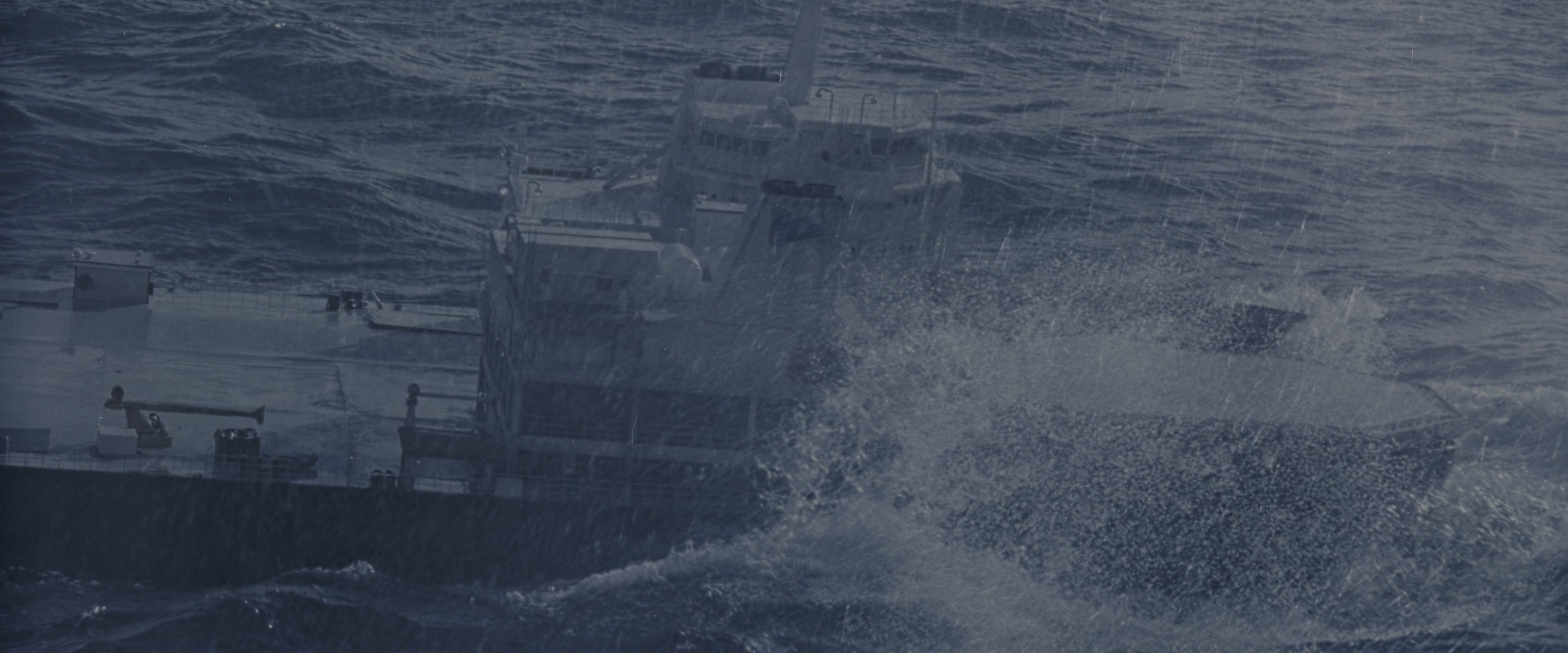 The Abyss (1989), wide, 2.40:1 — film still