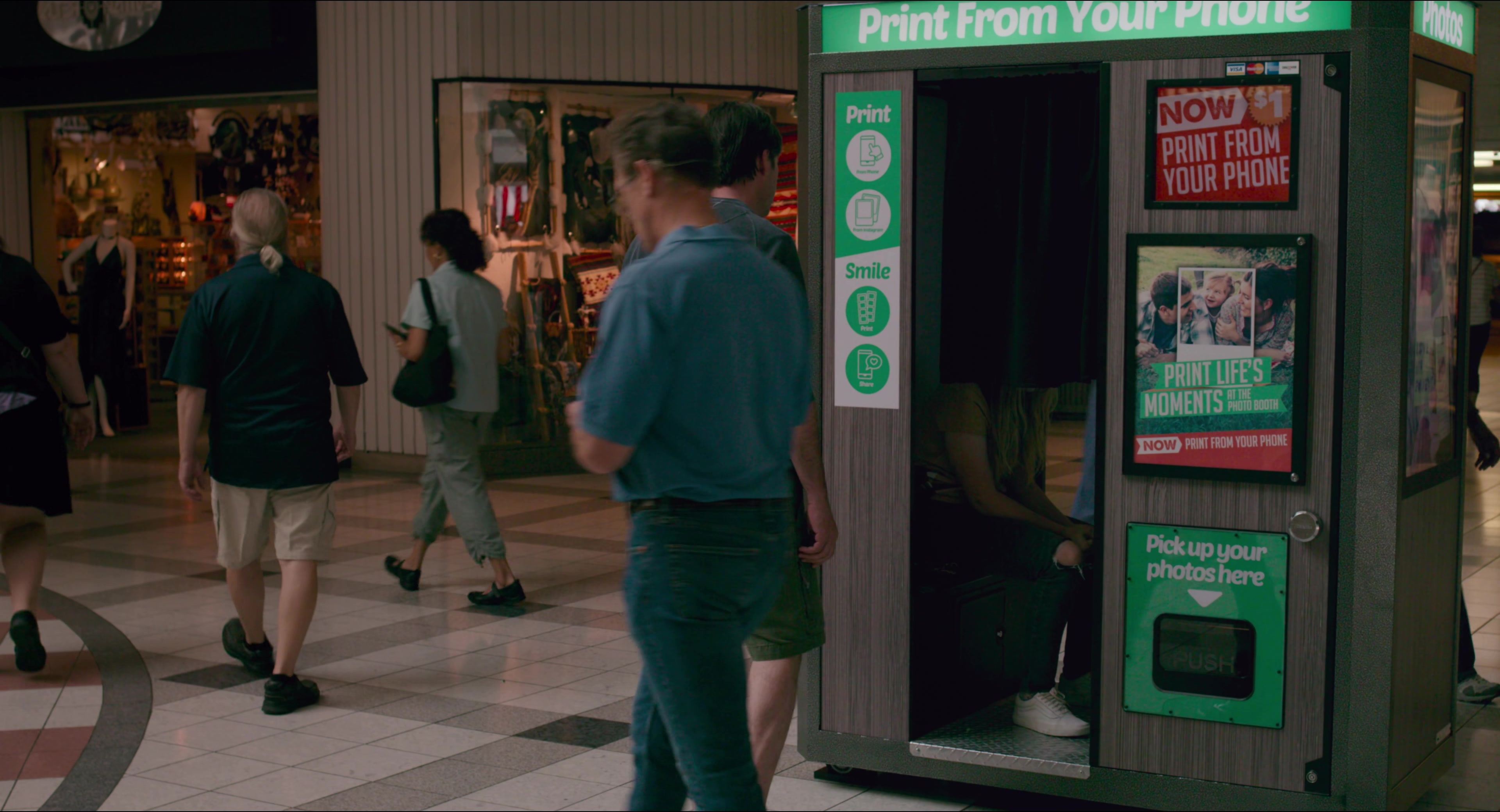Eighth Grade (2018), wide, 1.85:1 — film still