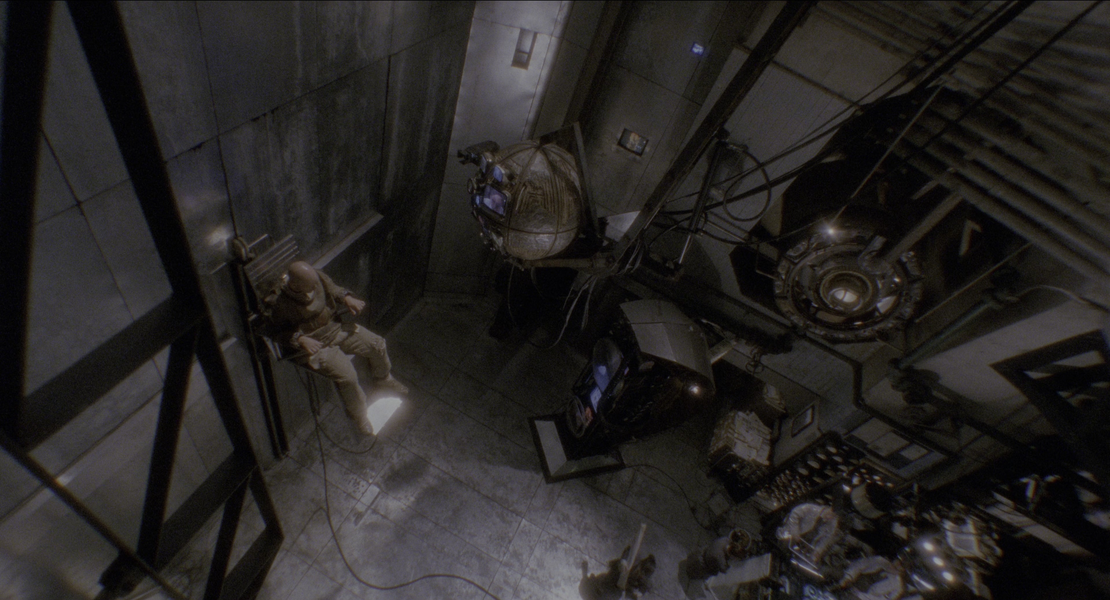 Twelve Monkeys (1995), wide, 1.85:1 — film still