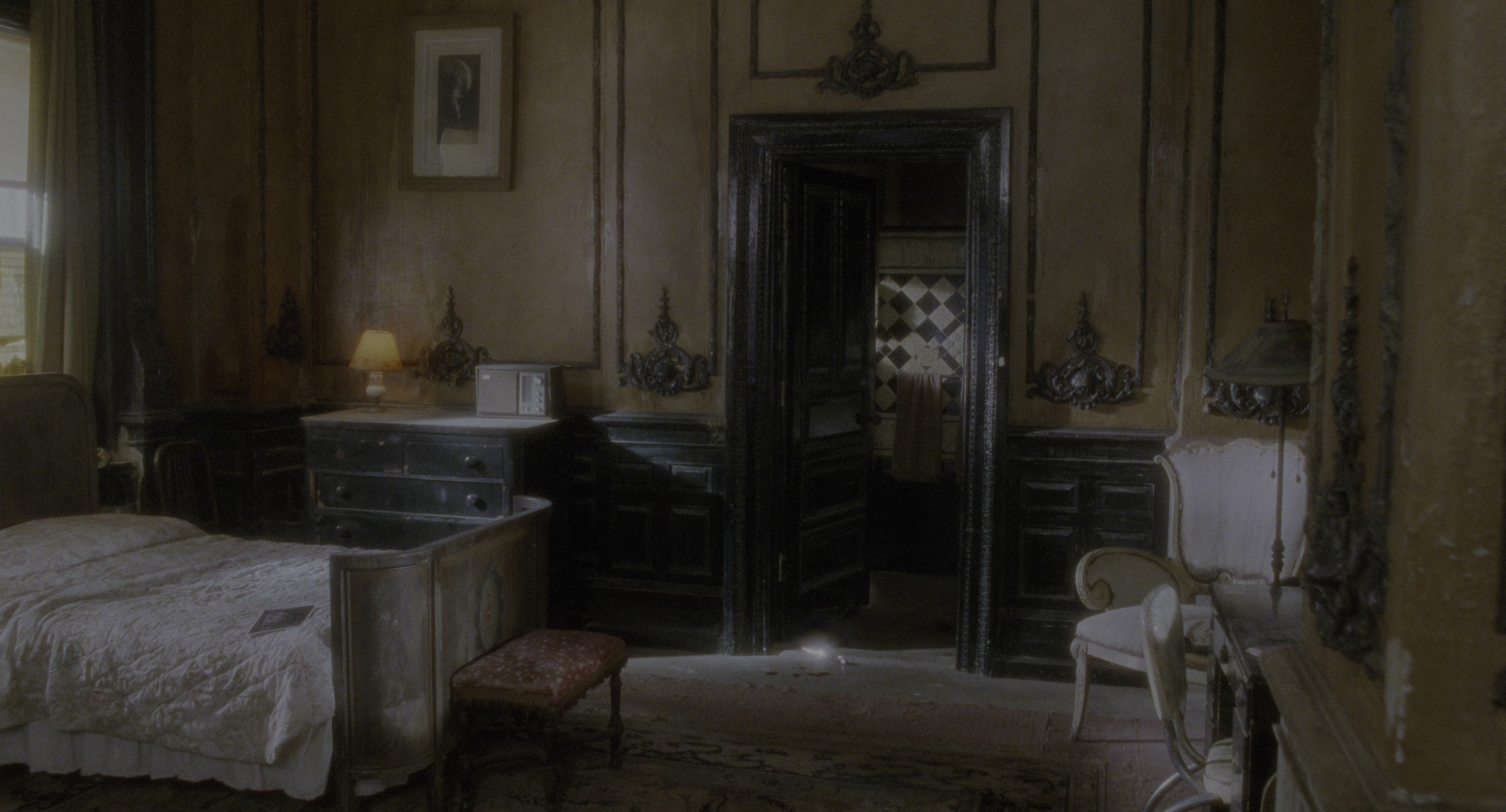 Twelve Monkeys (1995), wide, 1.85:1 — film still