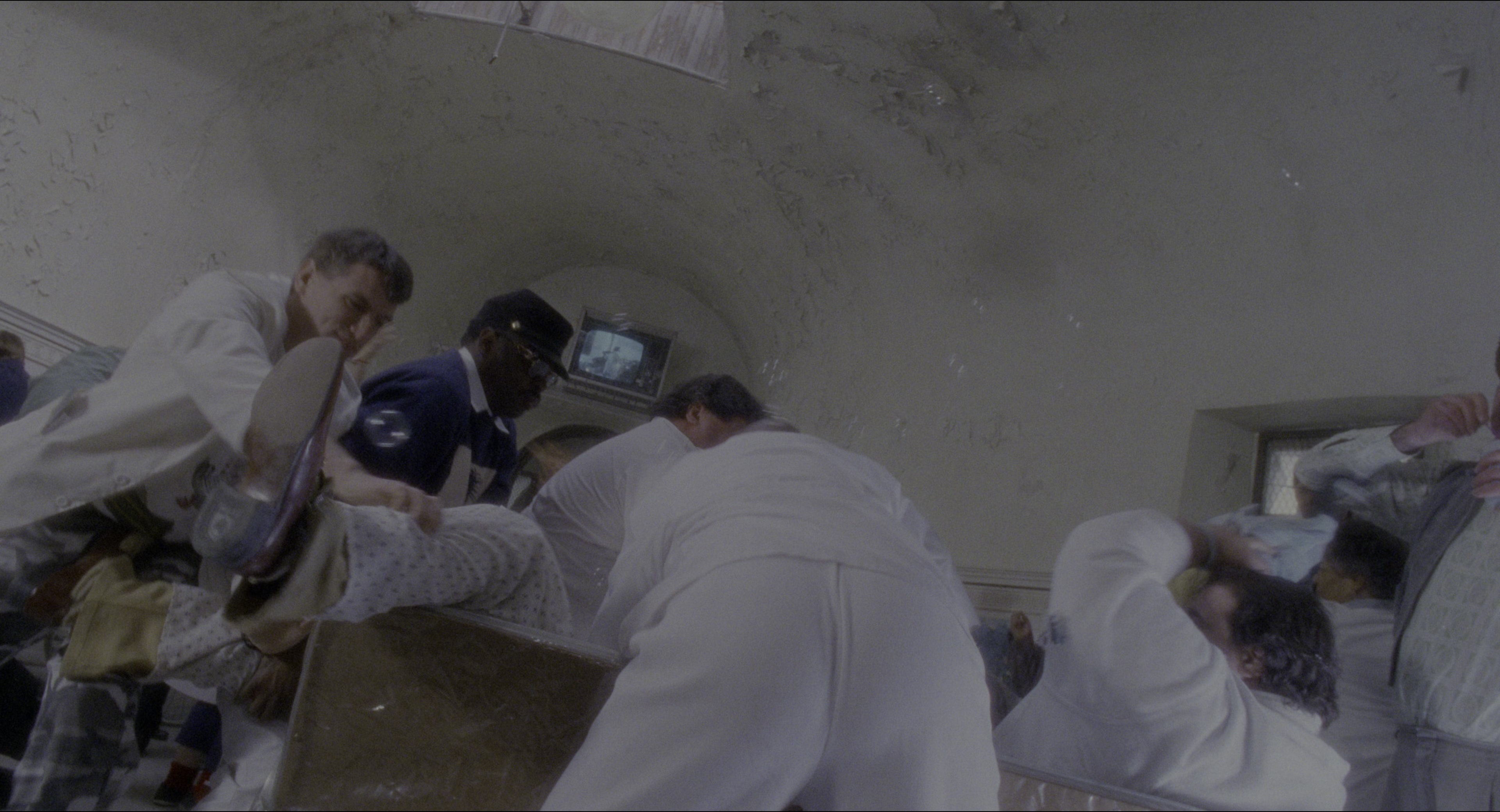 Twelve Monkeys (1995), wide, 1.85:1 — film still