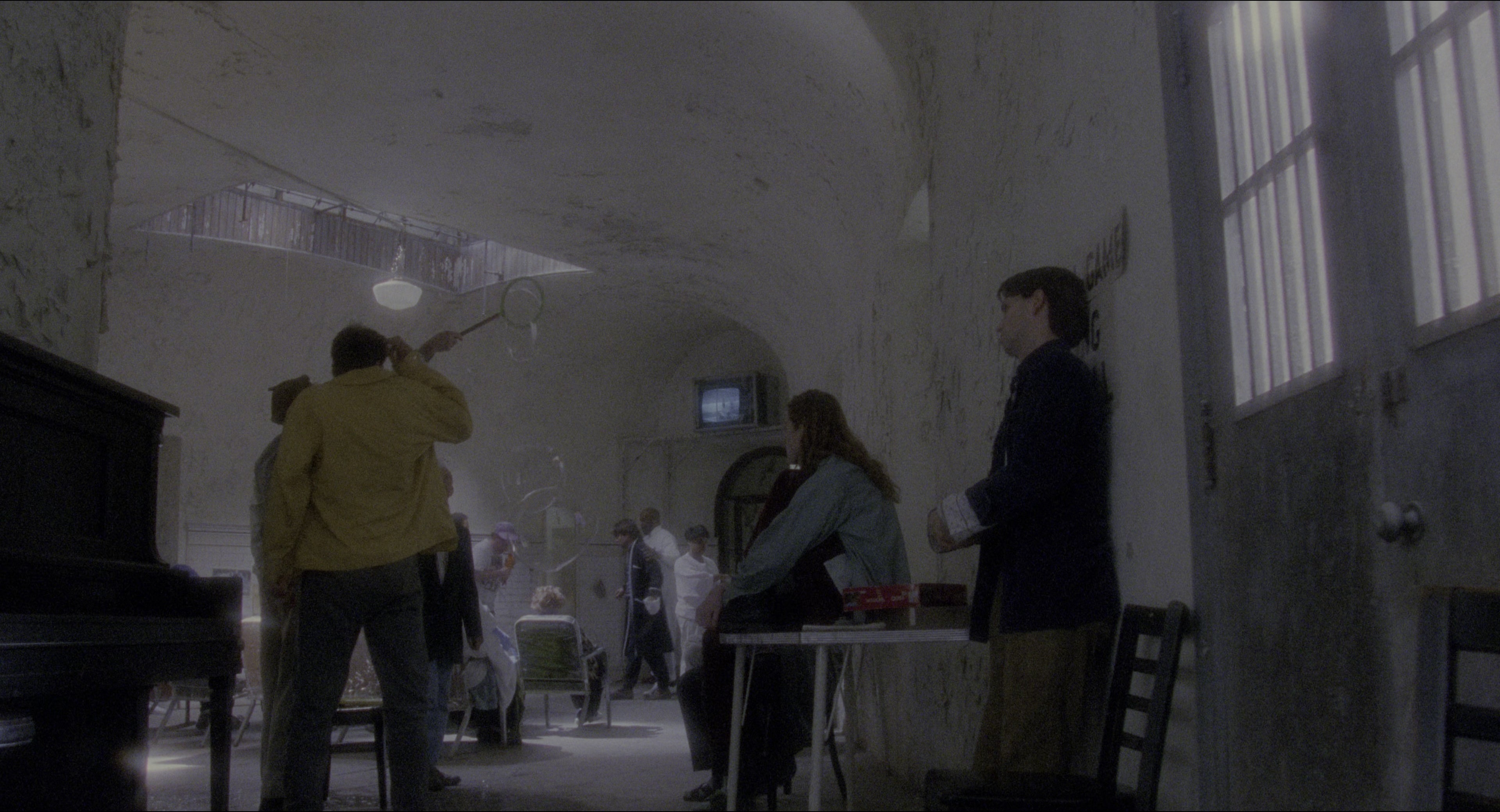 Twelve Monkeys (1995), wide, 1.85:1 — film still