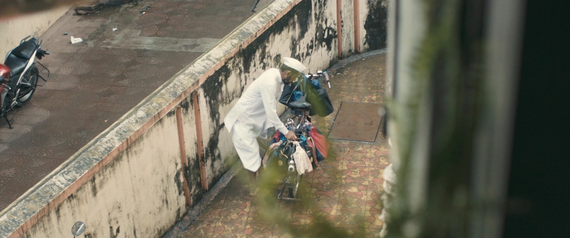 The Lunchbox (2013), wide, 2.39:1 — film still