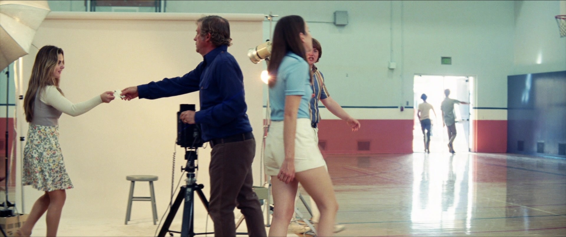 Licorice Pizza (2021), close, 2.39:1 — film still