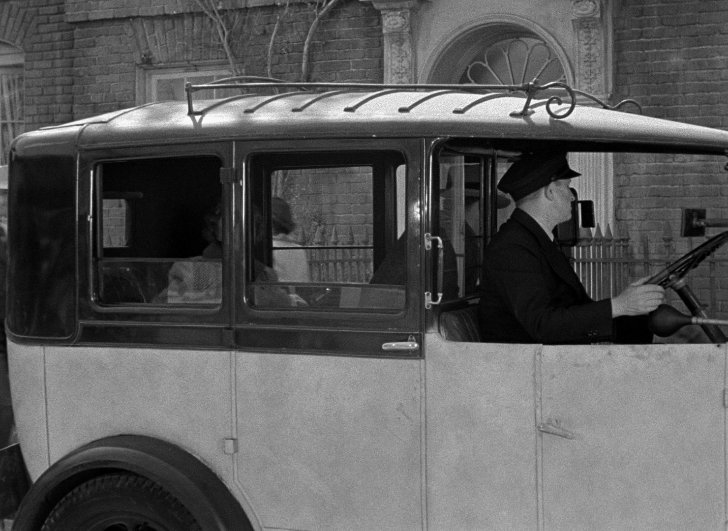 Foreign Correspondent (1940), wide, 1.37:1 — film still