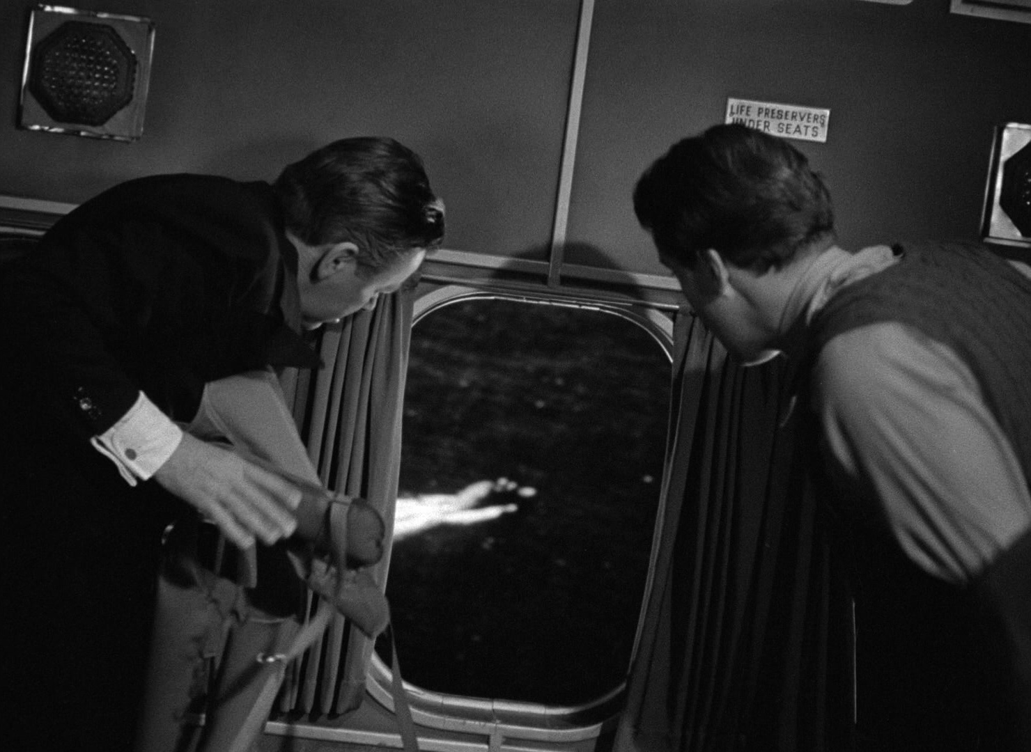 Foreign Correspondent (1940), wide, 1.37:1 — film still