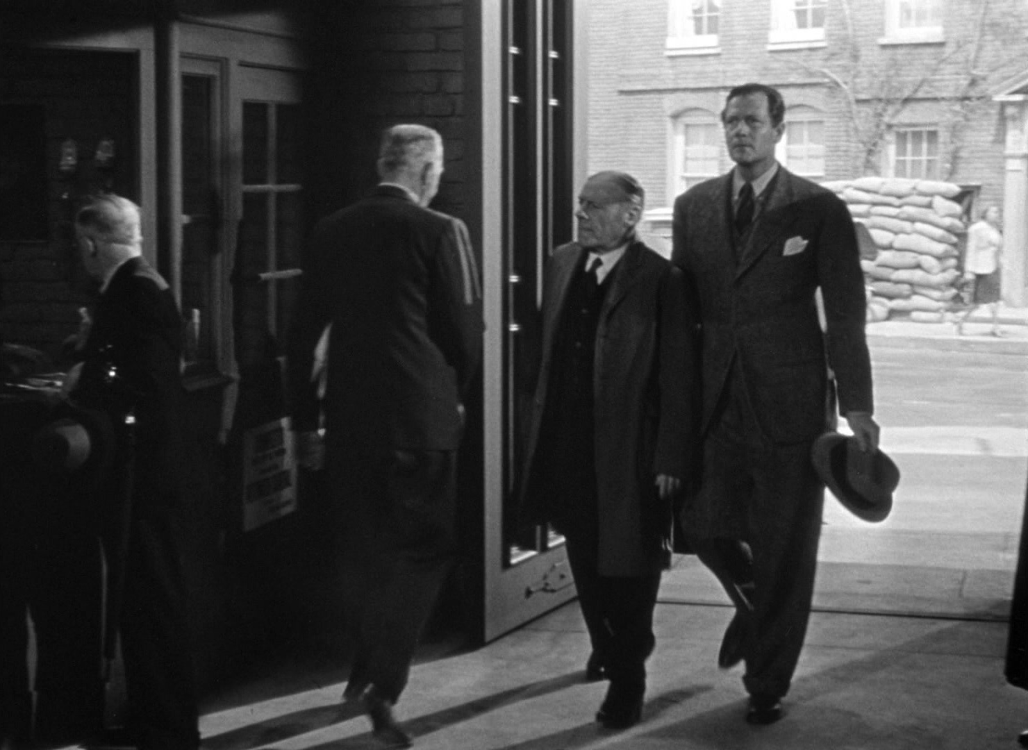 Foreign Correspondent (1940), wide, 1.37:1 — film still