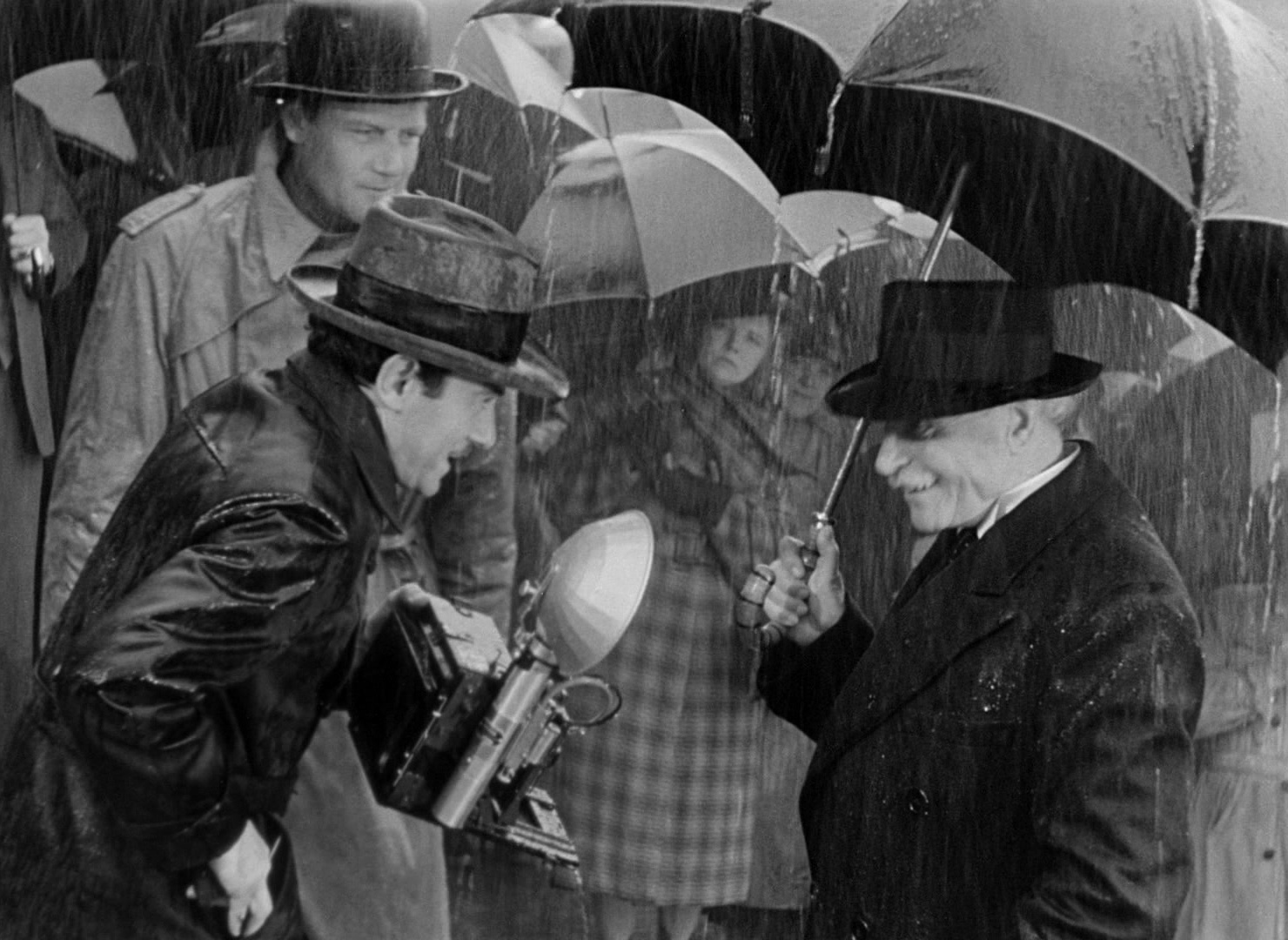 Foreign Correspondent (1940), wide, 1.37:1 — film still