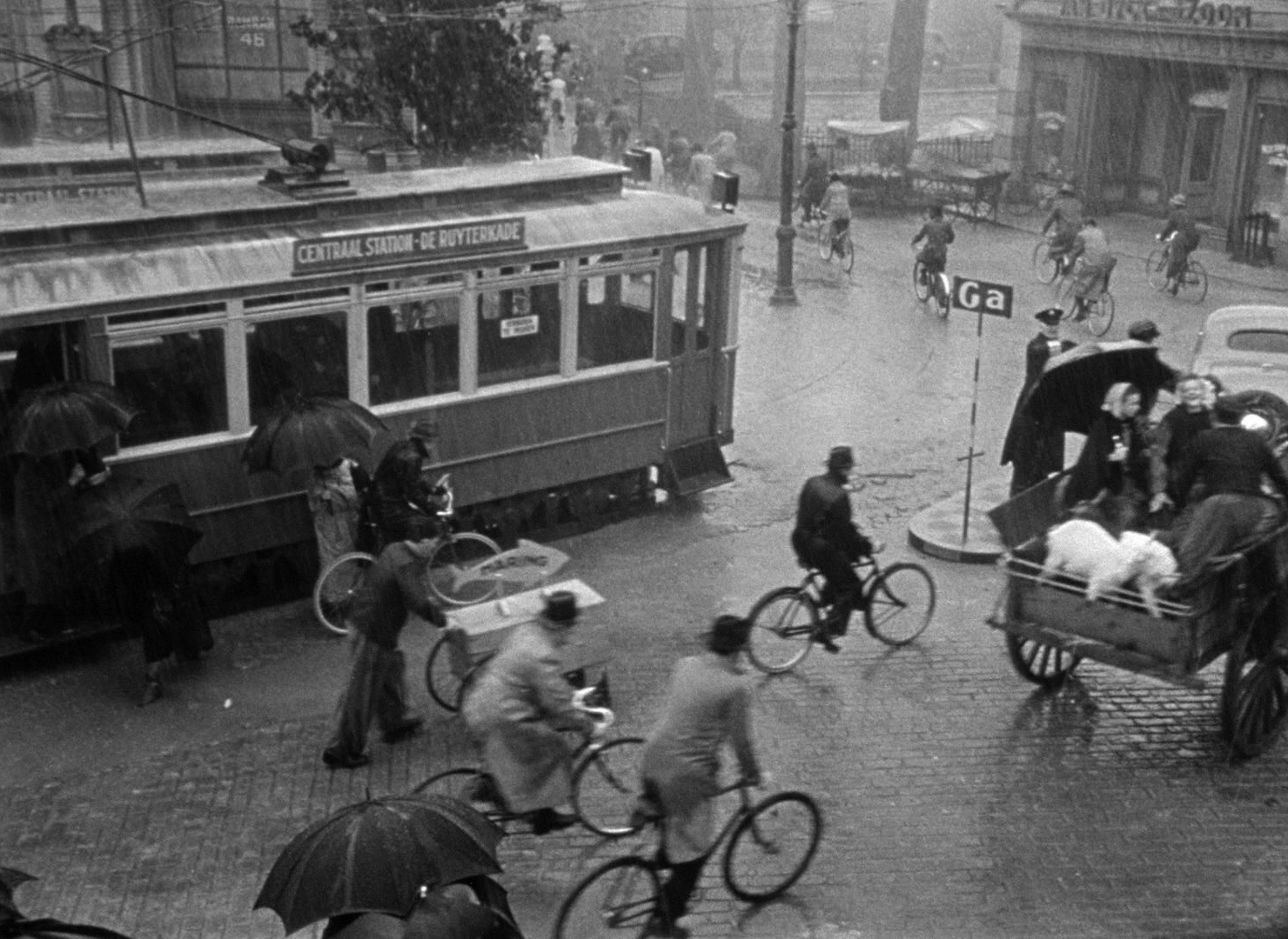 Foreign Correspondent (1940), wide, 1.37:1 — film still