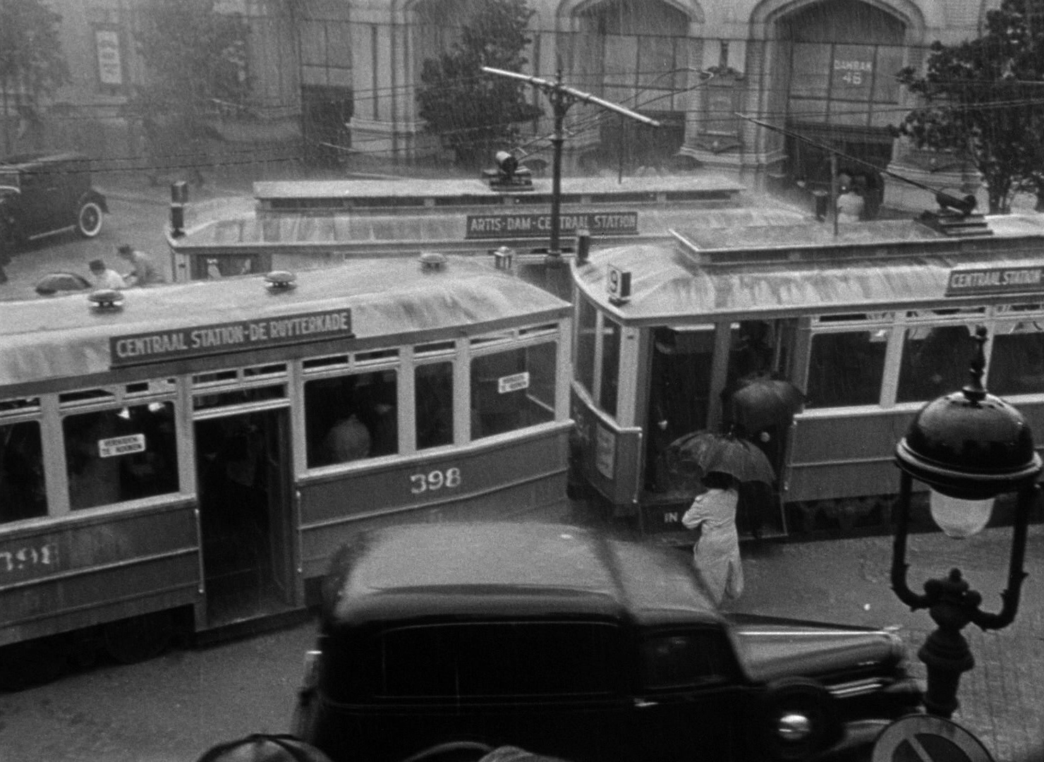 Foreign Correspondent (1940), wide, 1.37:1 — film still