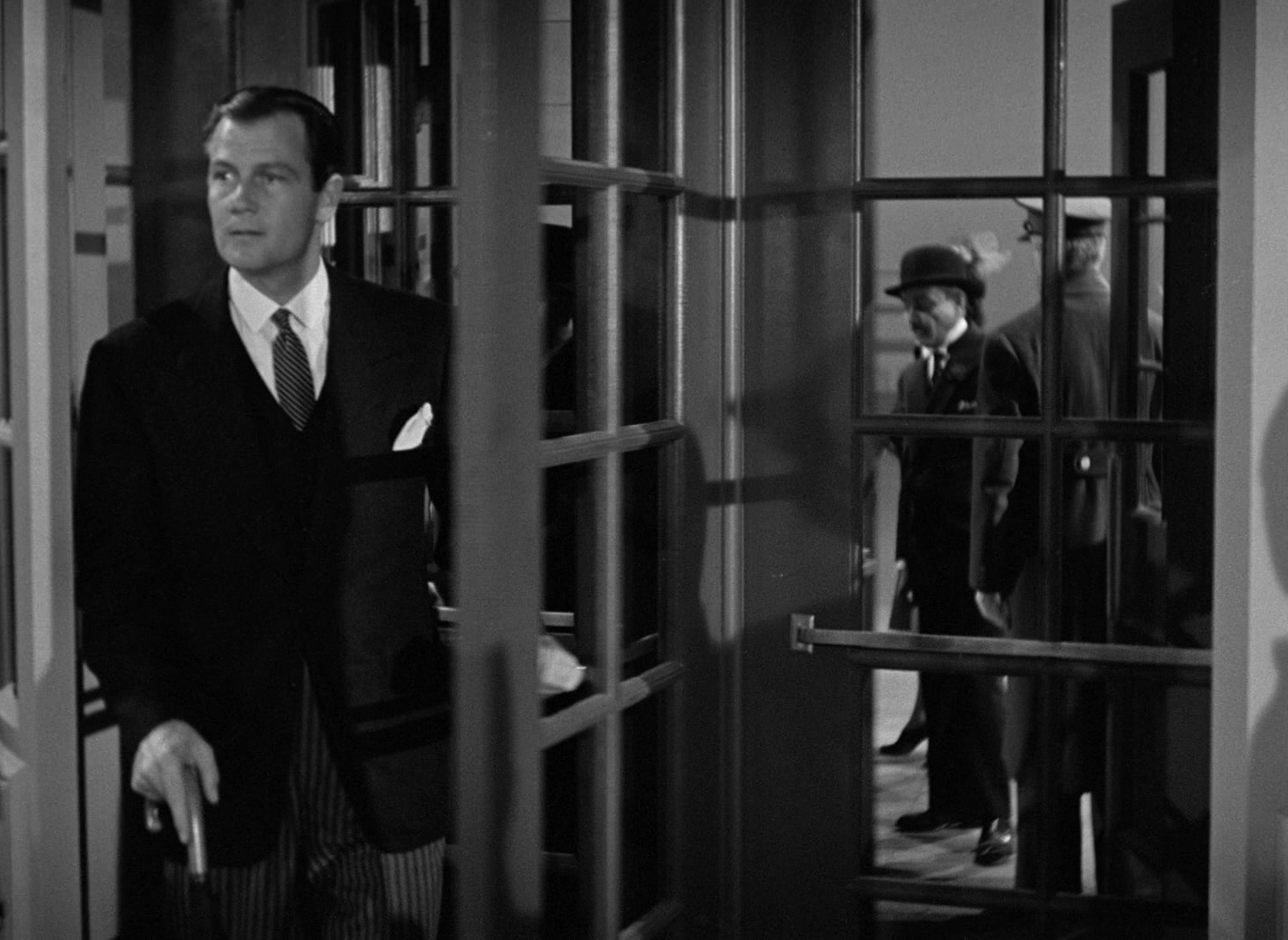 Foreign Correspondent (1940), wide, 1.37:1 — film still