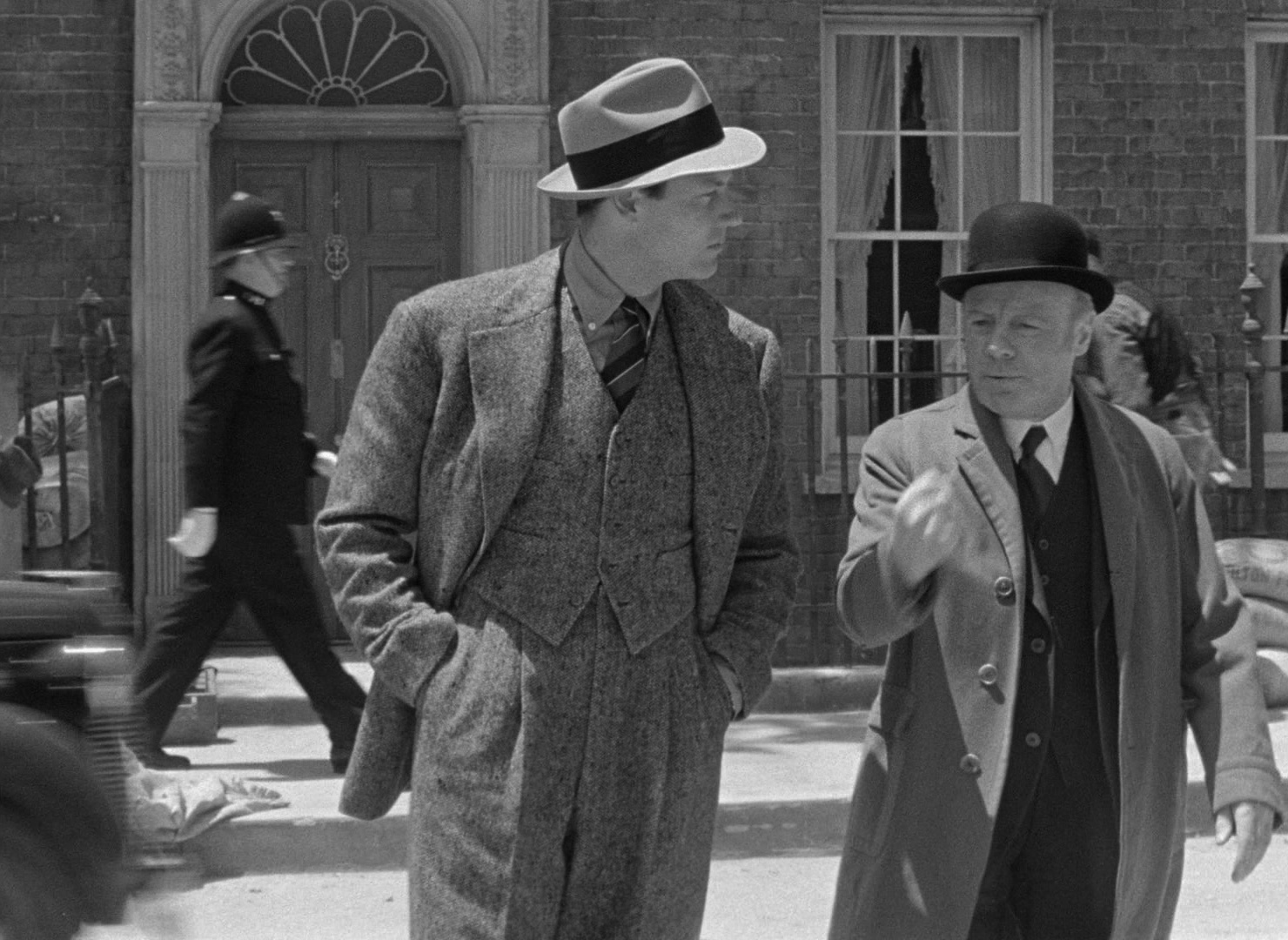Foreign Correspondent (1940), wide, 1.37:1 — film still