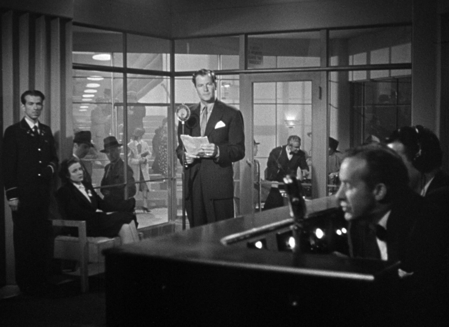 Foreign Correspondent (1940), wide, 1.37:1 — film still