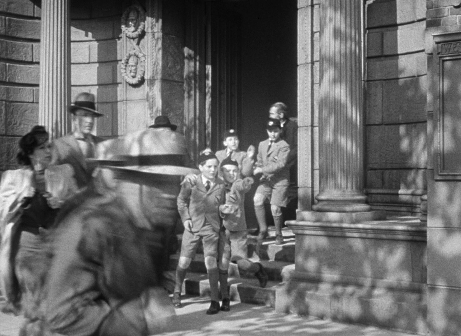 Foreign Correspondent (1940), wide, 1.37:1 — film still
