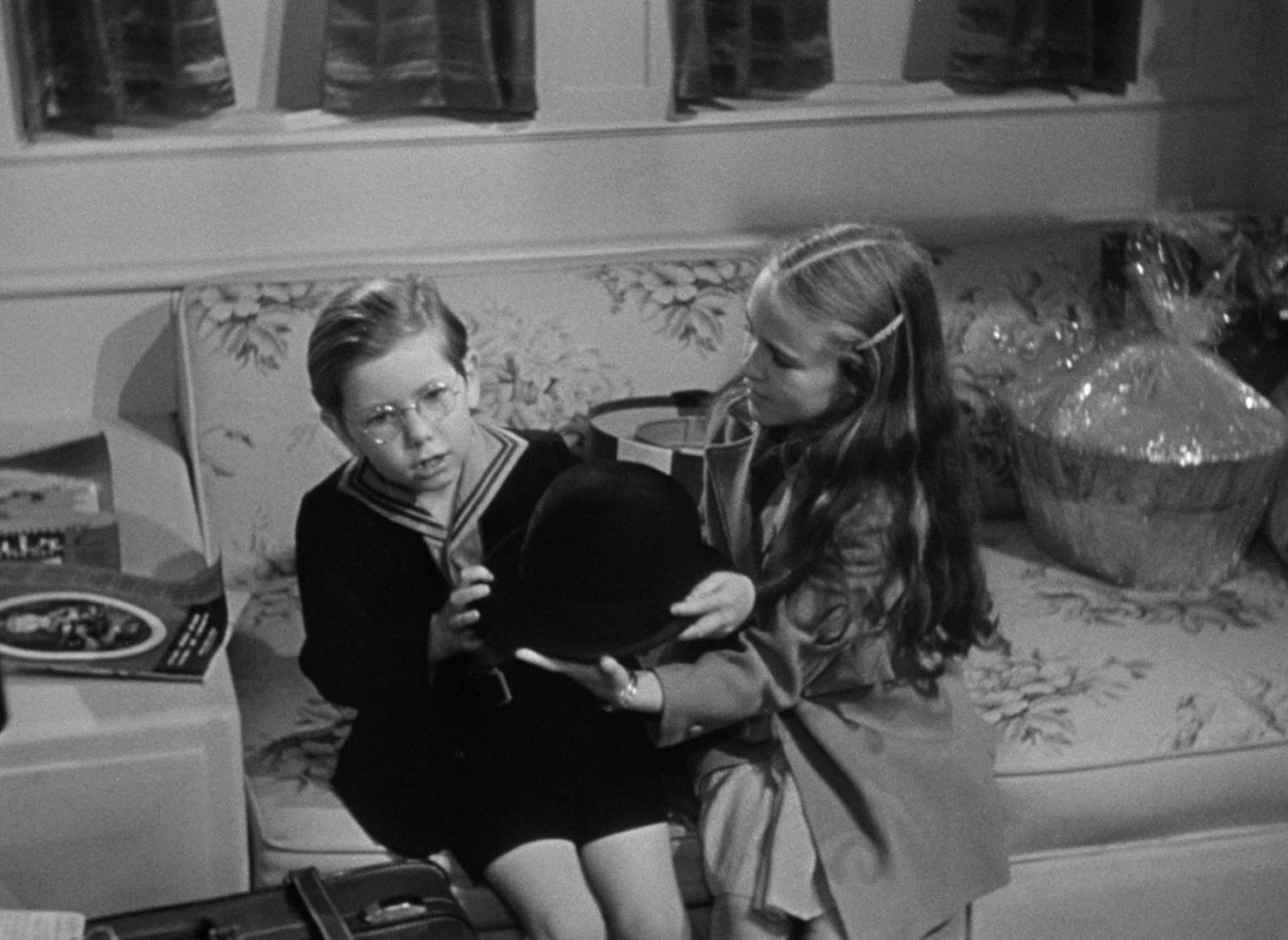 Foreign Correspondent (1940), wide, 1.37:1 — film still