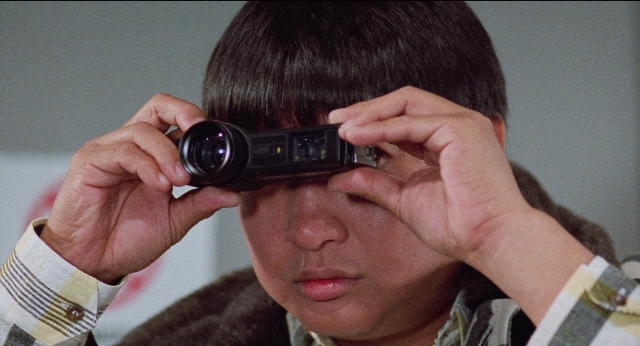 Wide shot frame from Fei lung mang jeung — room, shirt, face