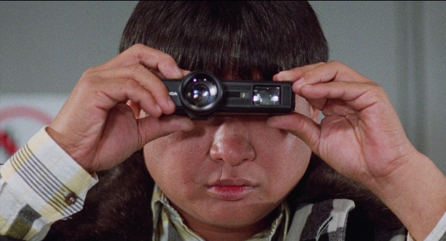 Wide shot frame from Fei lung mang jeung — room, shirt, face